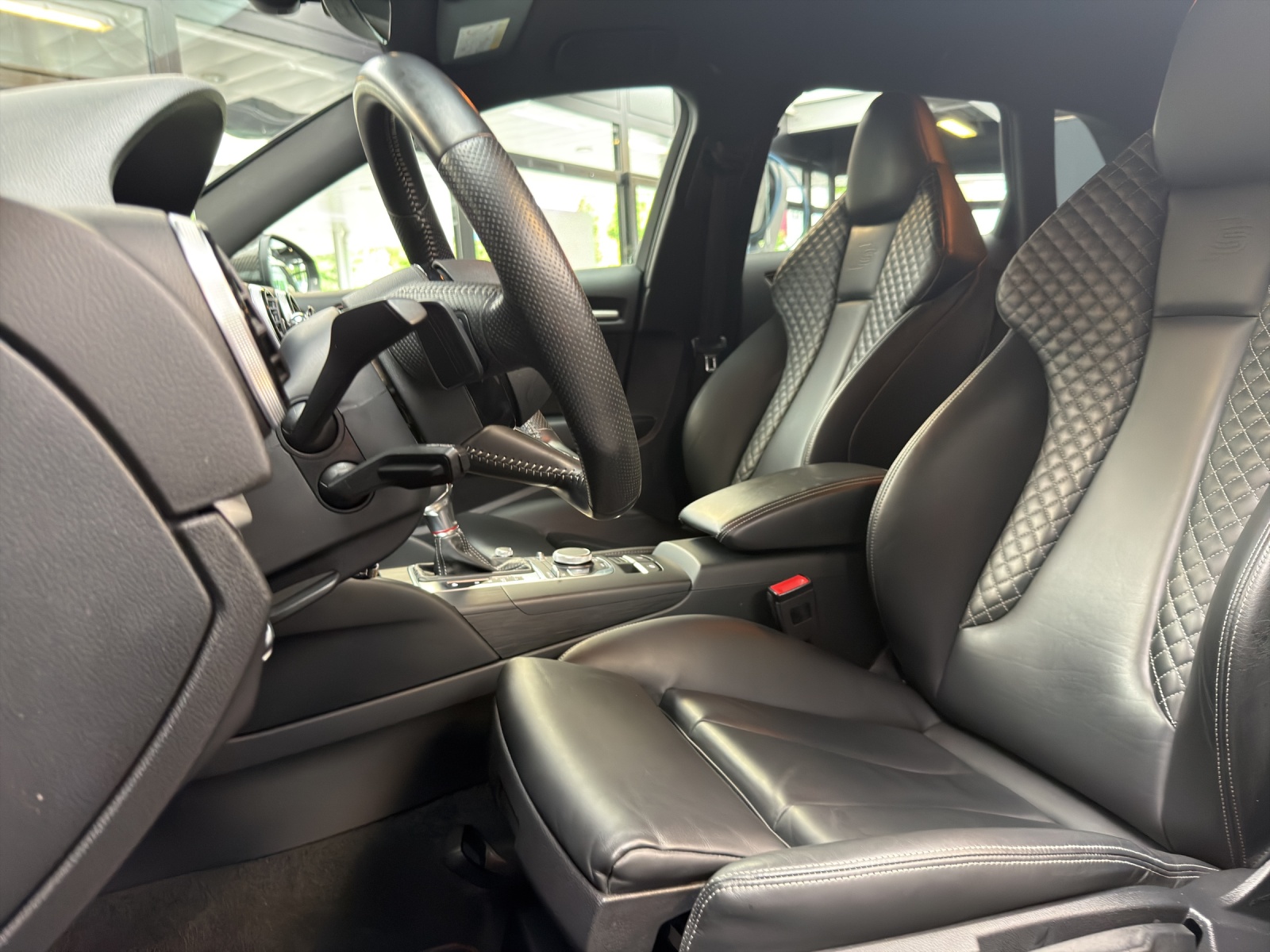 AUDI S3 Sportback 2.0 TFSI quattro S-tronic-image-9