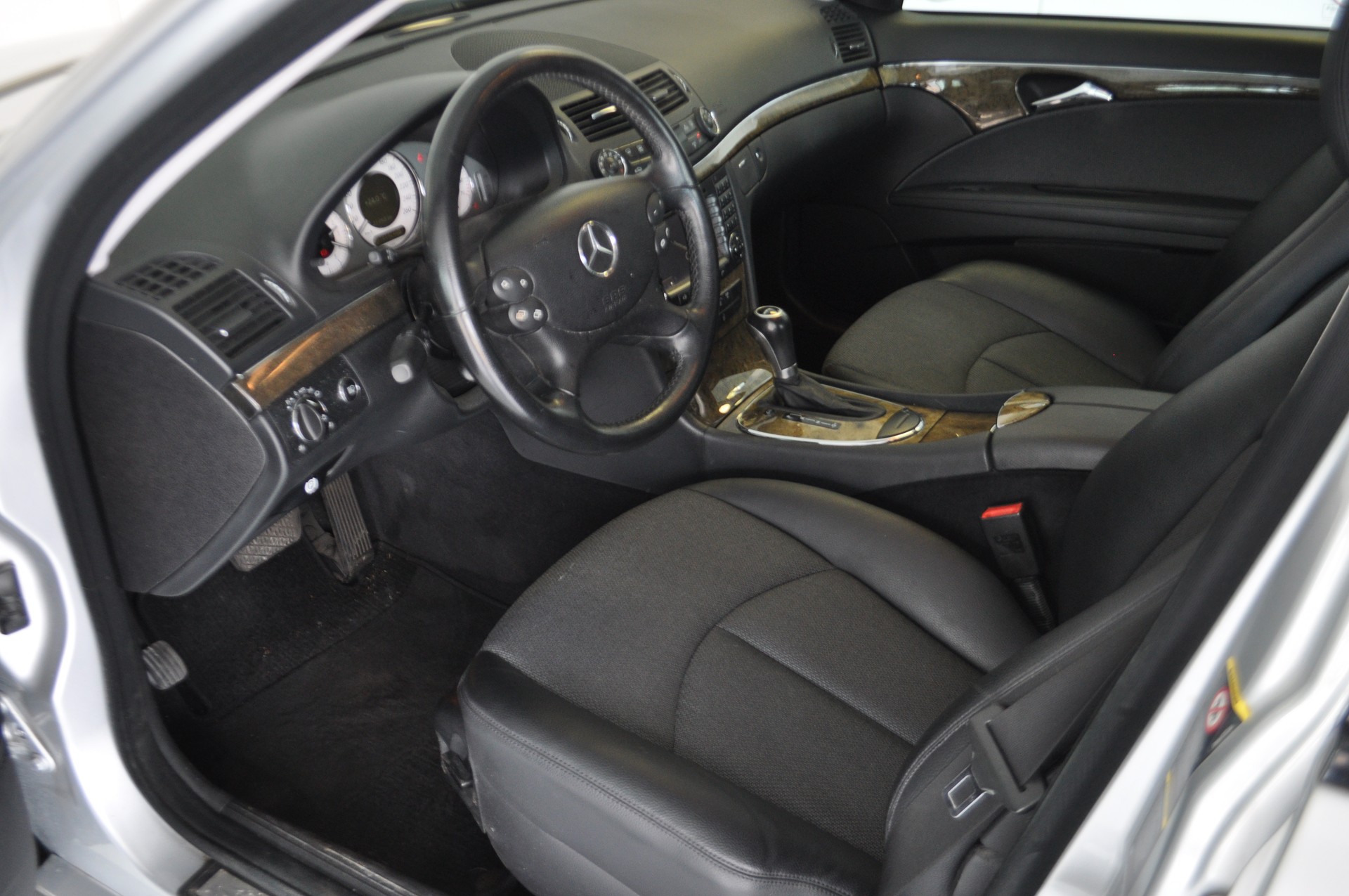 MERCEDES-BENZ E 280 Avantgarde 4Matic Automatic-image-5