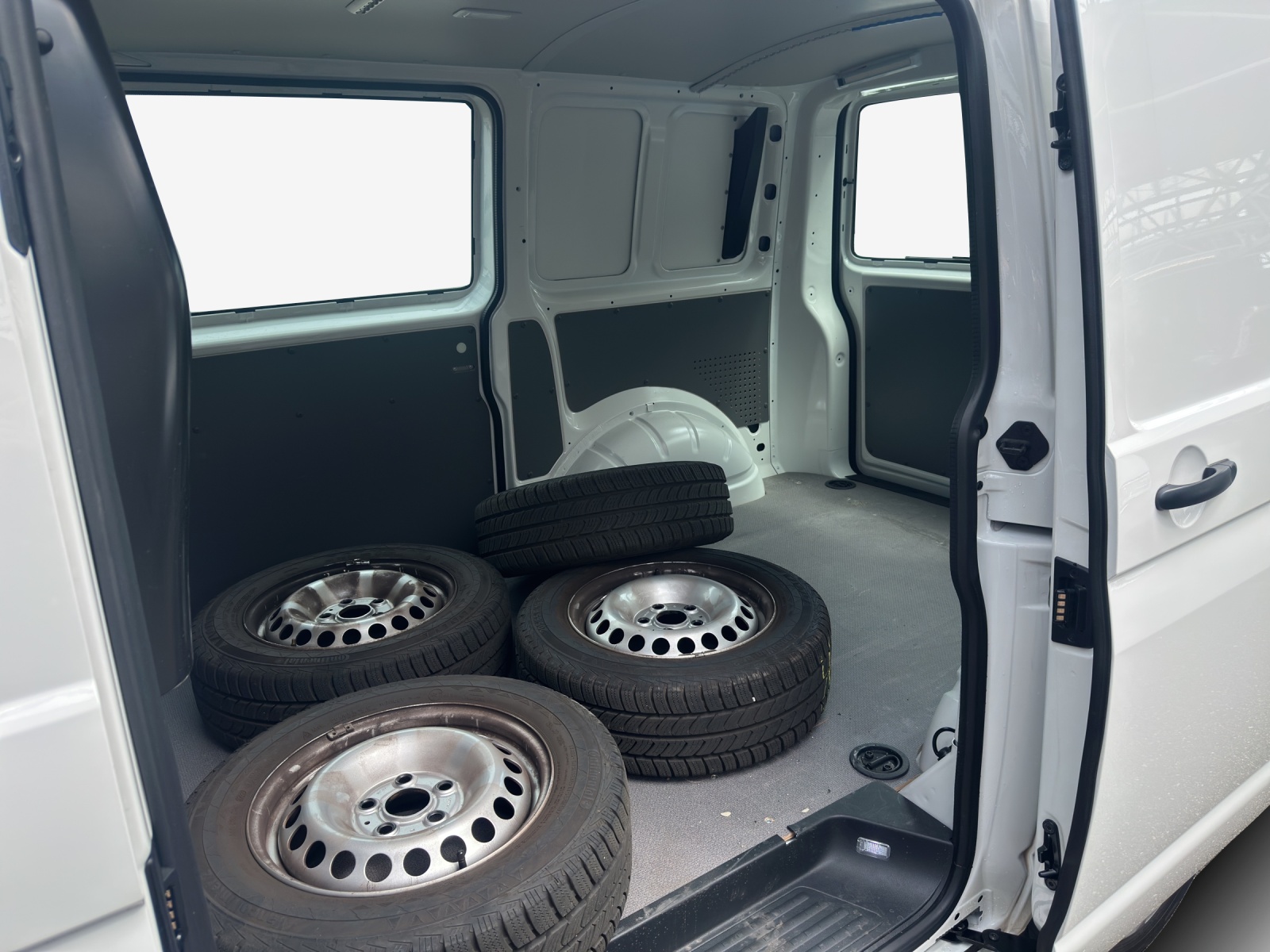 VW T6.1 2.0 TDI DSG-image-11
