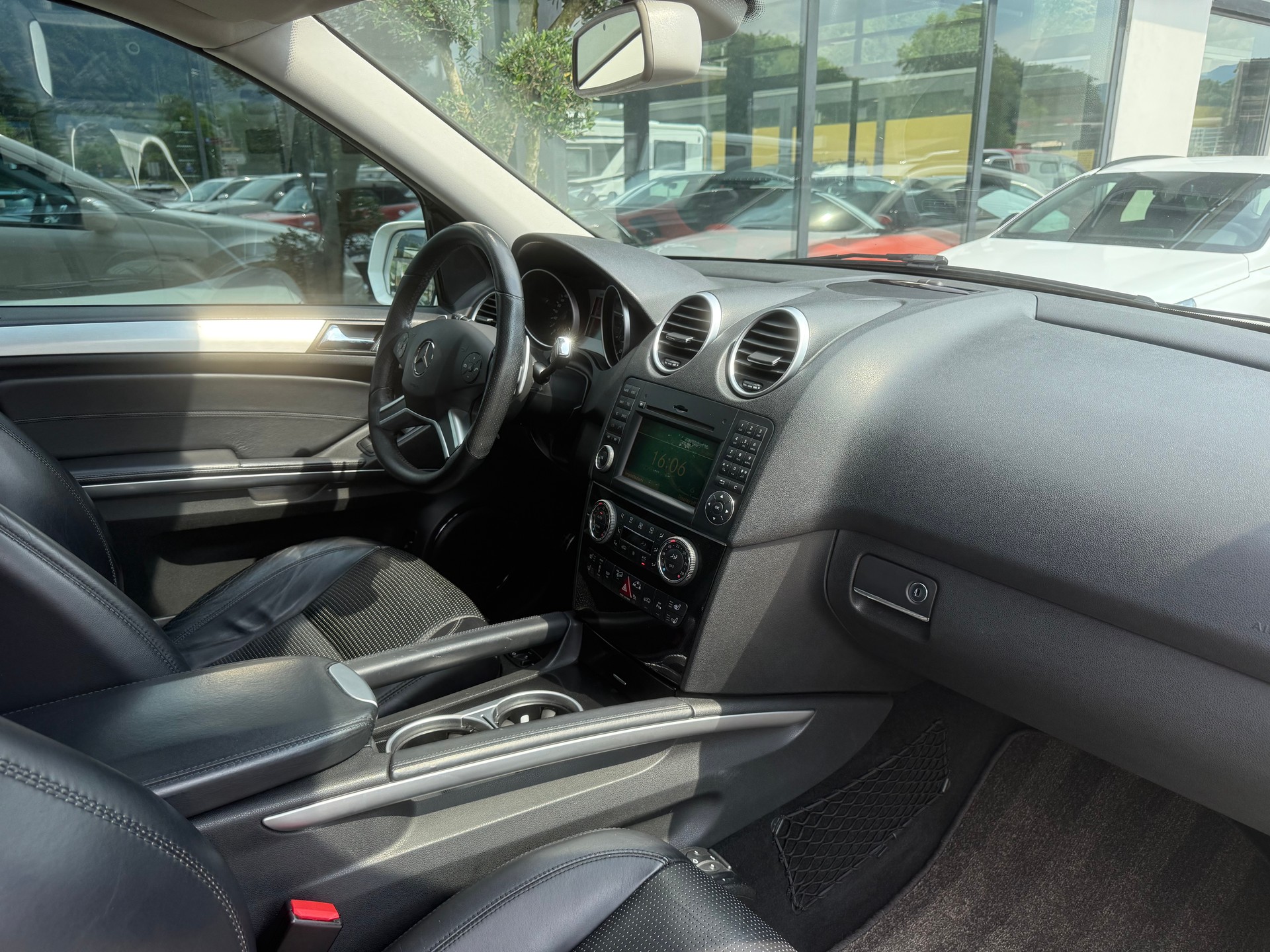 MERCEDES-BENZ ML 63 AMG 4Matic 7G-Tronic-image-12