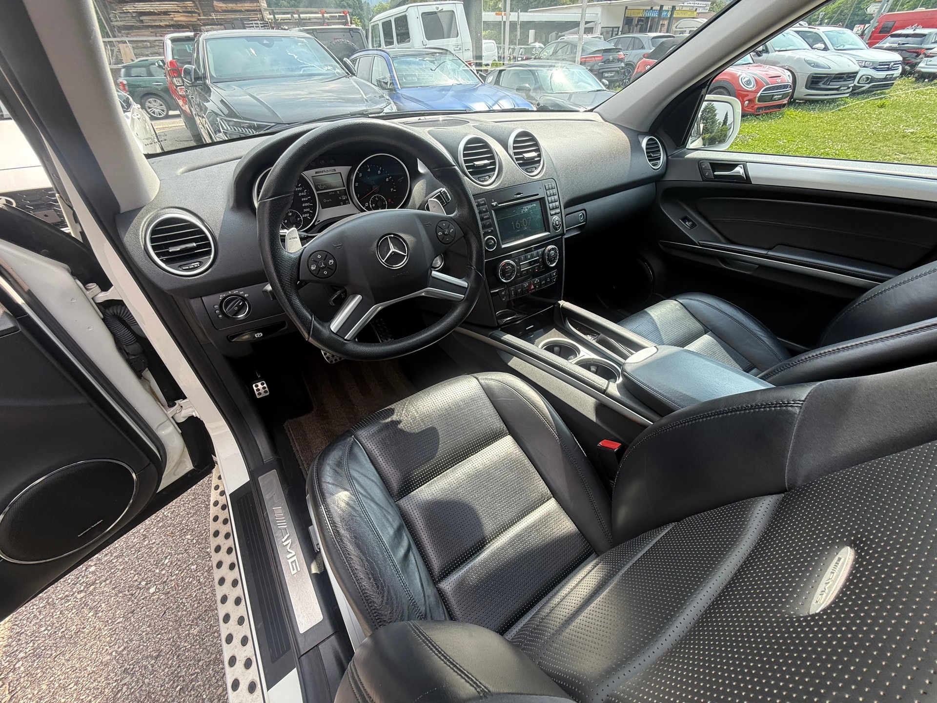 MERCEDES-BENZ ML 63 AMG 4Matic 7G-Tronic-image-9