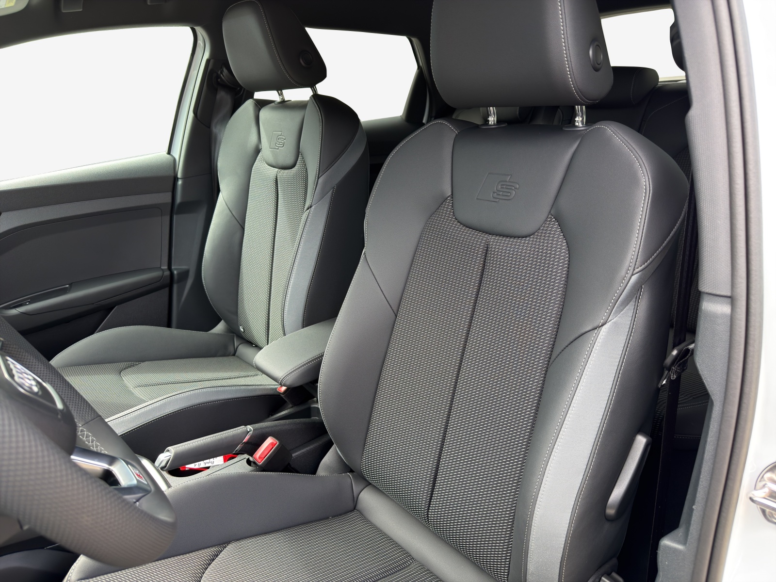 AUDI A1 Sportback 30 TFSI S Line Attraction S-tronic-image-14