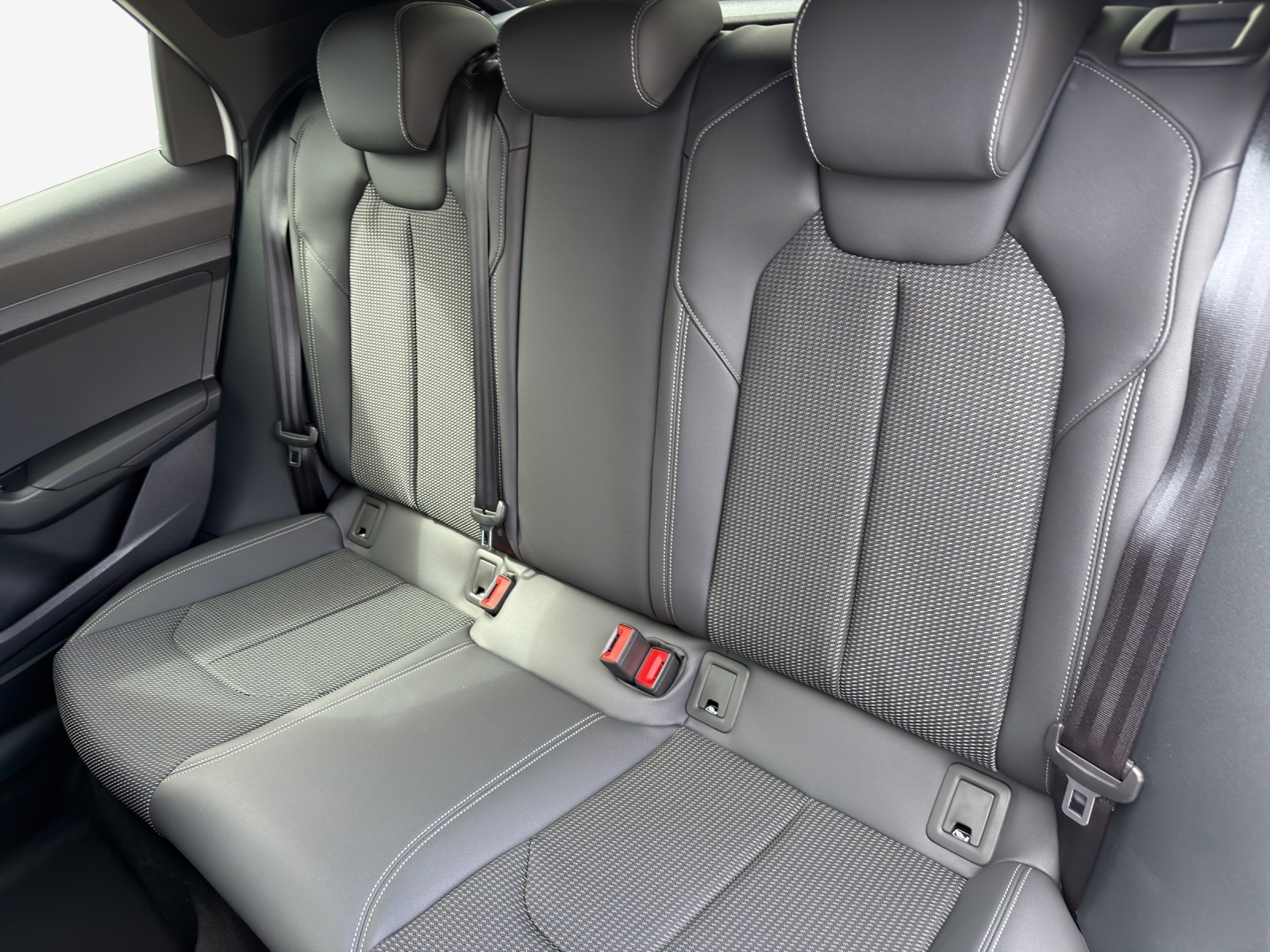 AUDI A1 Sportback 30 TFSI S Line Attraction S-tronic-image-11