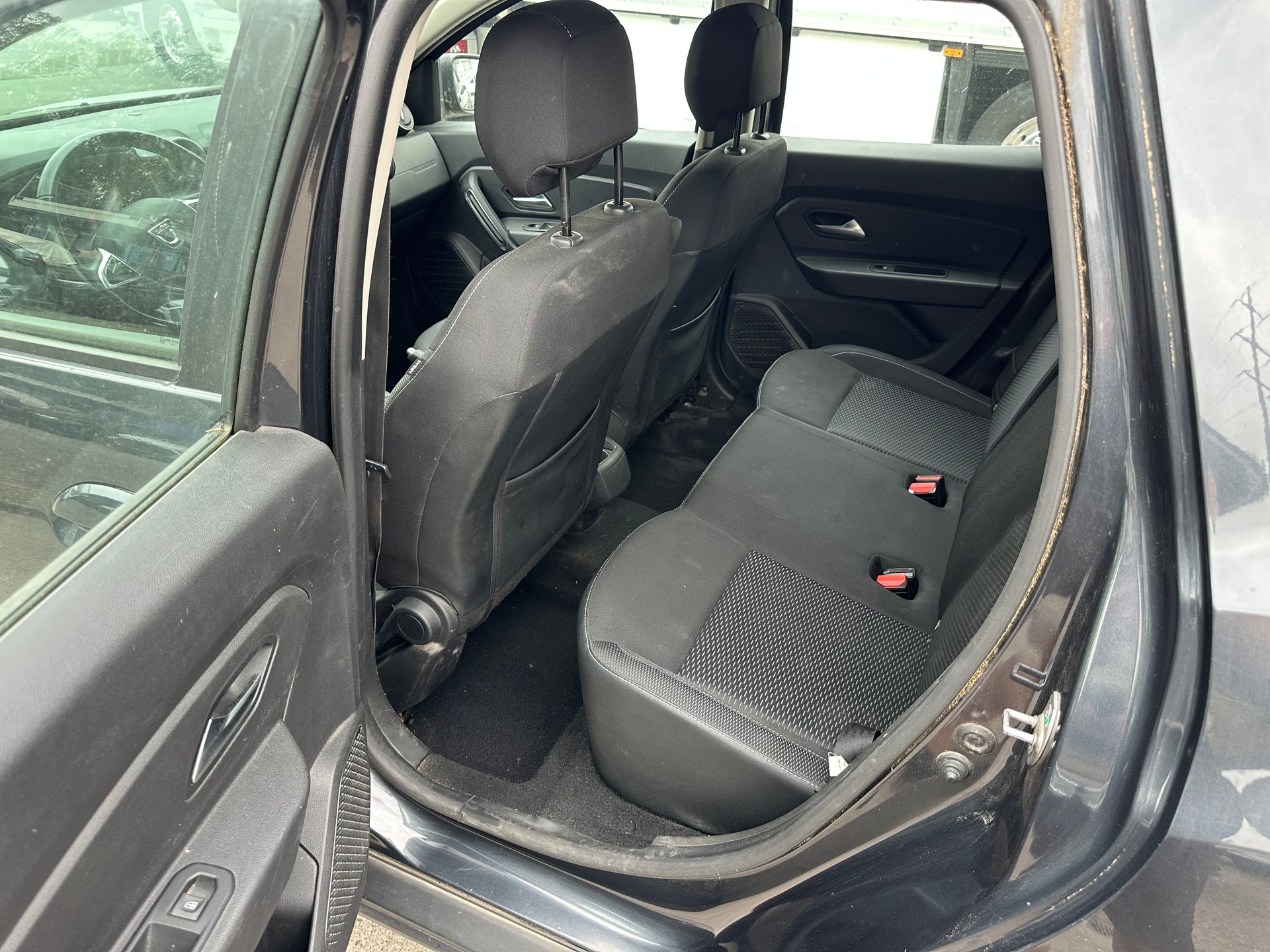 DACIA Duster SCe 115 Comfort 4x4-image-9