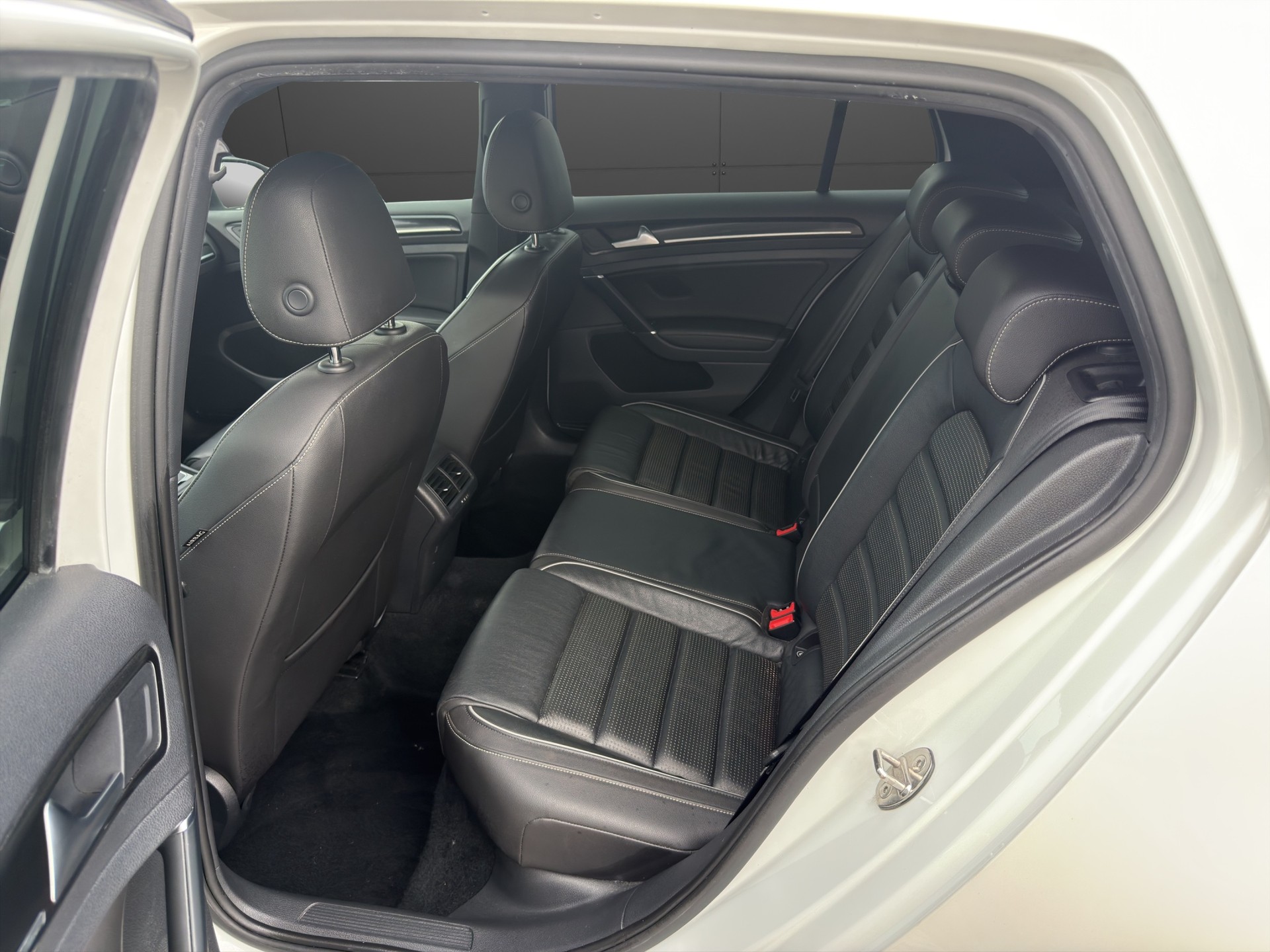 VW Golf 2.0 TSI R 4Motion DSG-image-21