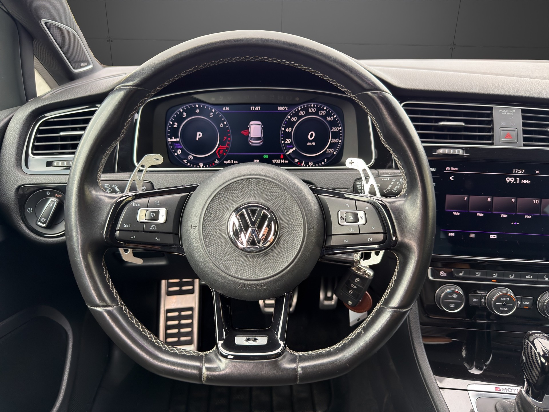 VW Golf 2.0 TSI R 4Motion DSG-image-10