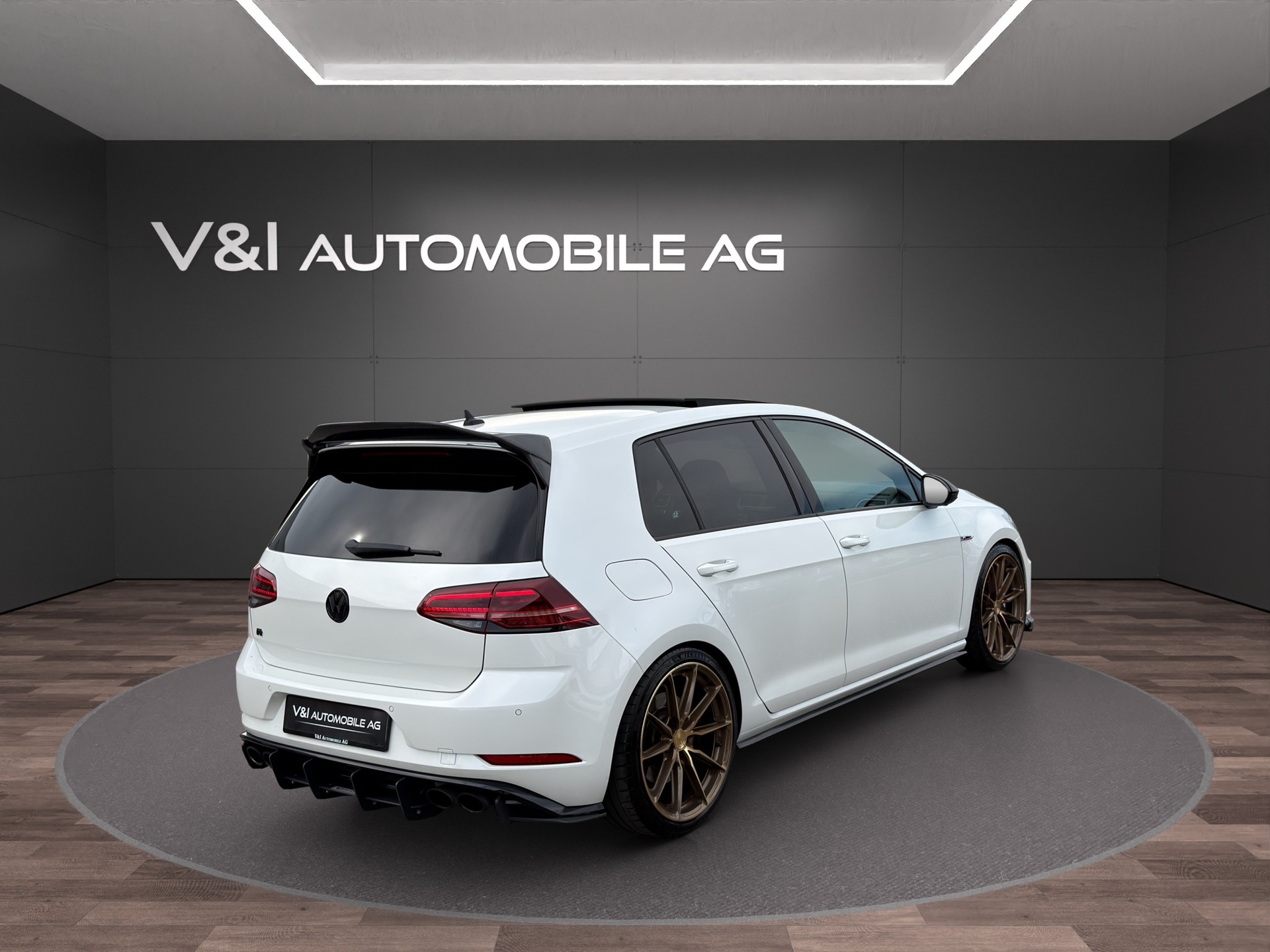 VW Golf 2.0 TSI R 4Motion DSG-image-4
