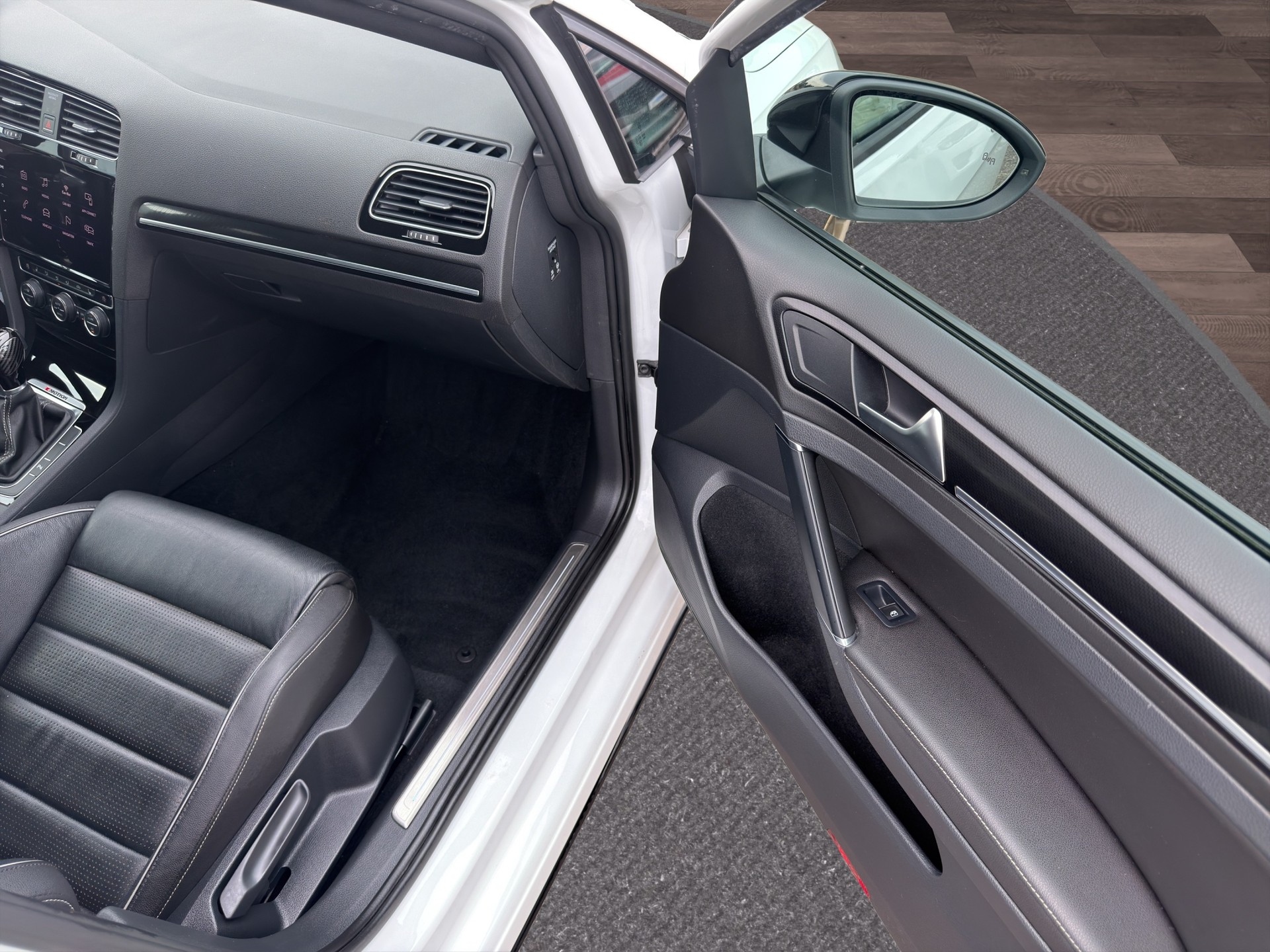 VW Golf 2.0 TSI R 4Motion DSG-image-19