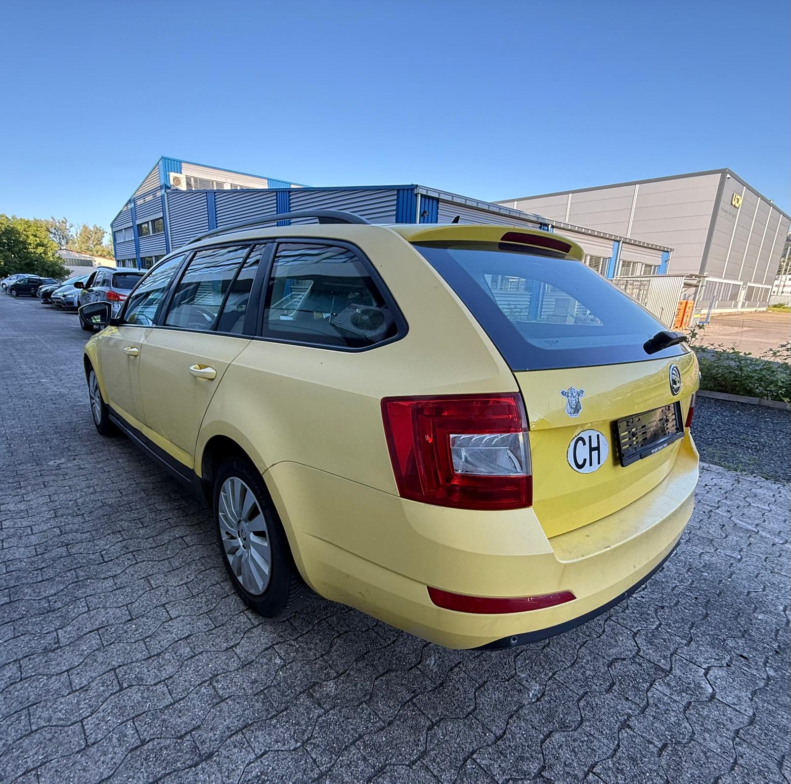 SKODA Octavia Combi 1.6 TDI Fresh 4x4-image-3