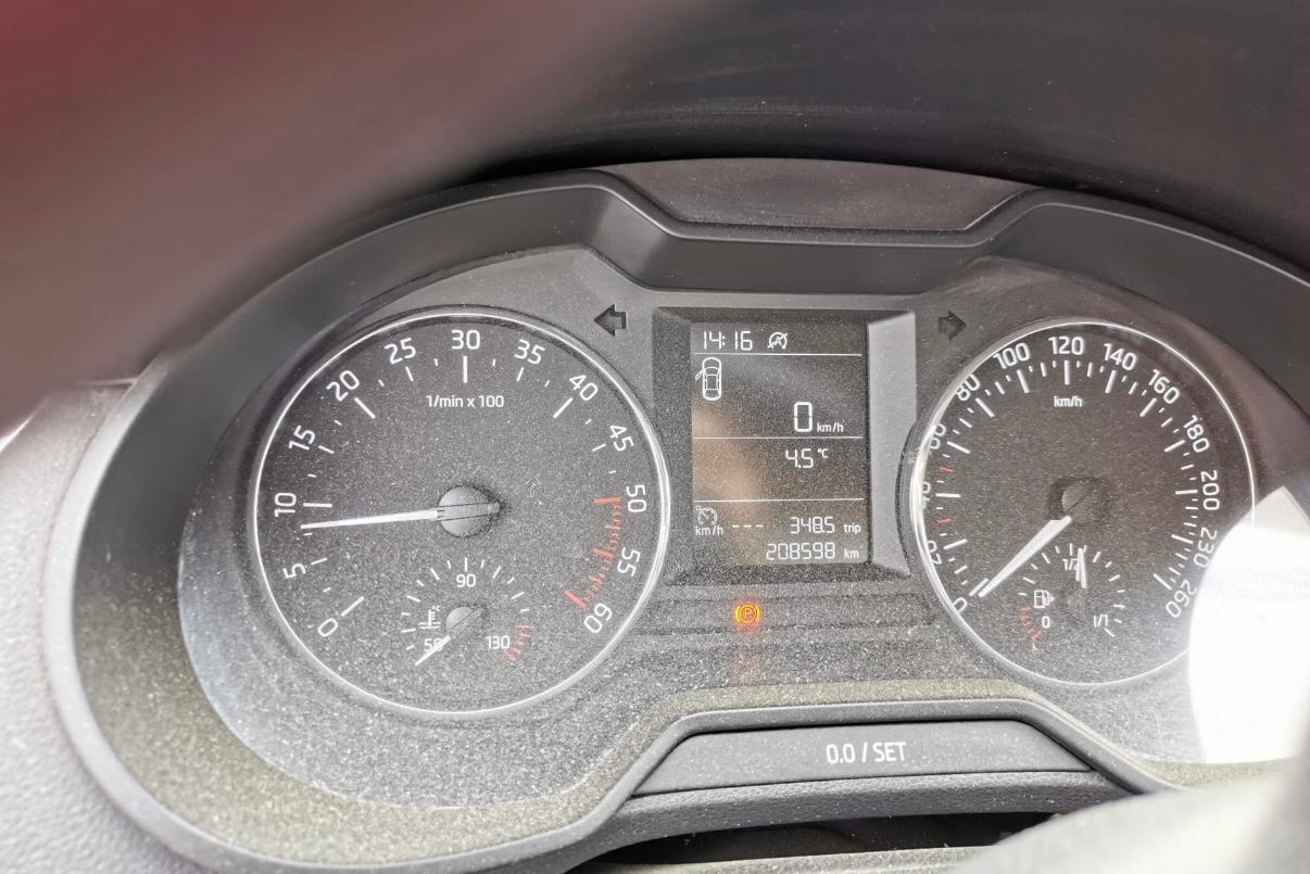 SKODA Octavia Combi 1.6 TDI Fresh 4x4-image-12