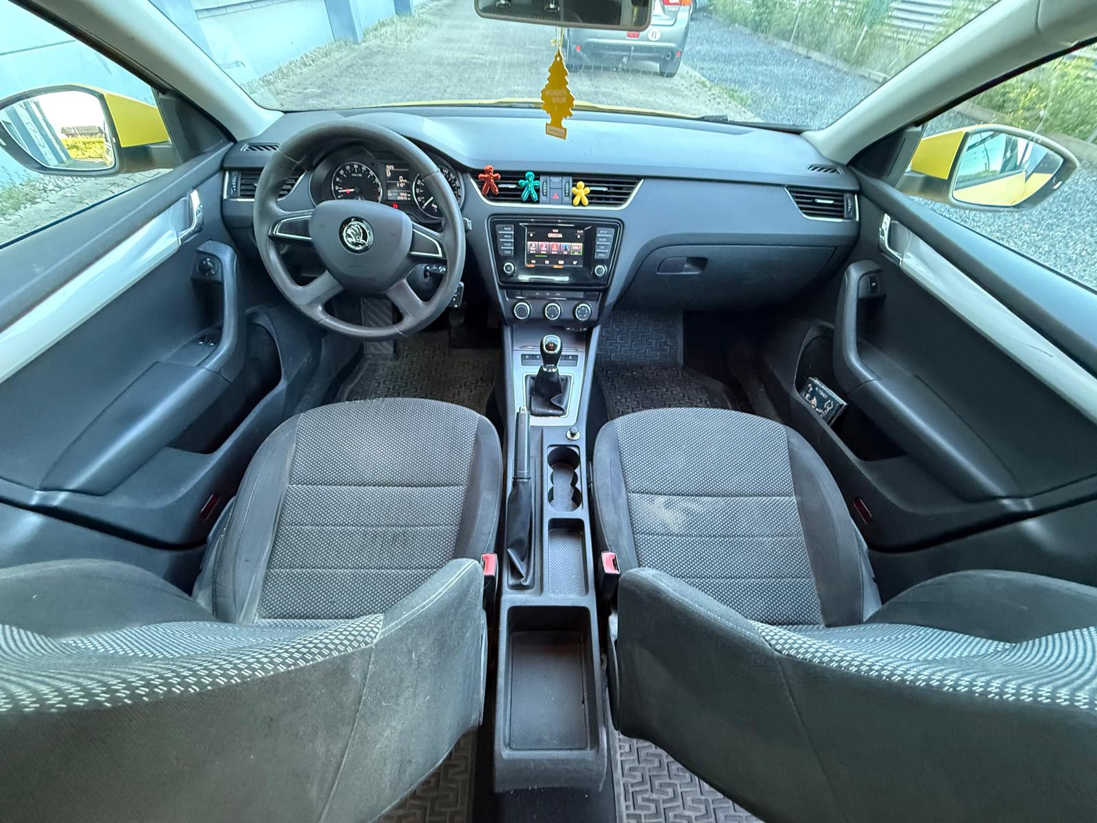 SKODA Octavia Combi 1.6 TDI Fresh 4x4-image-10
