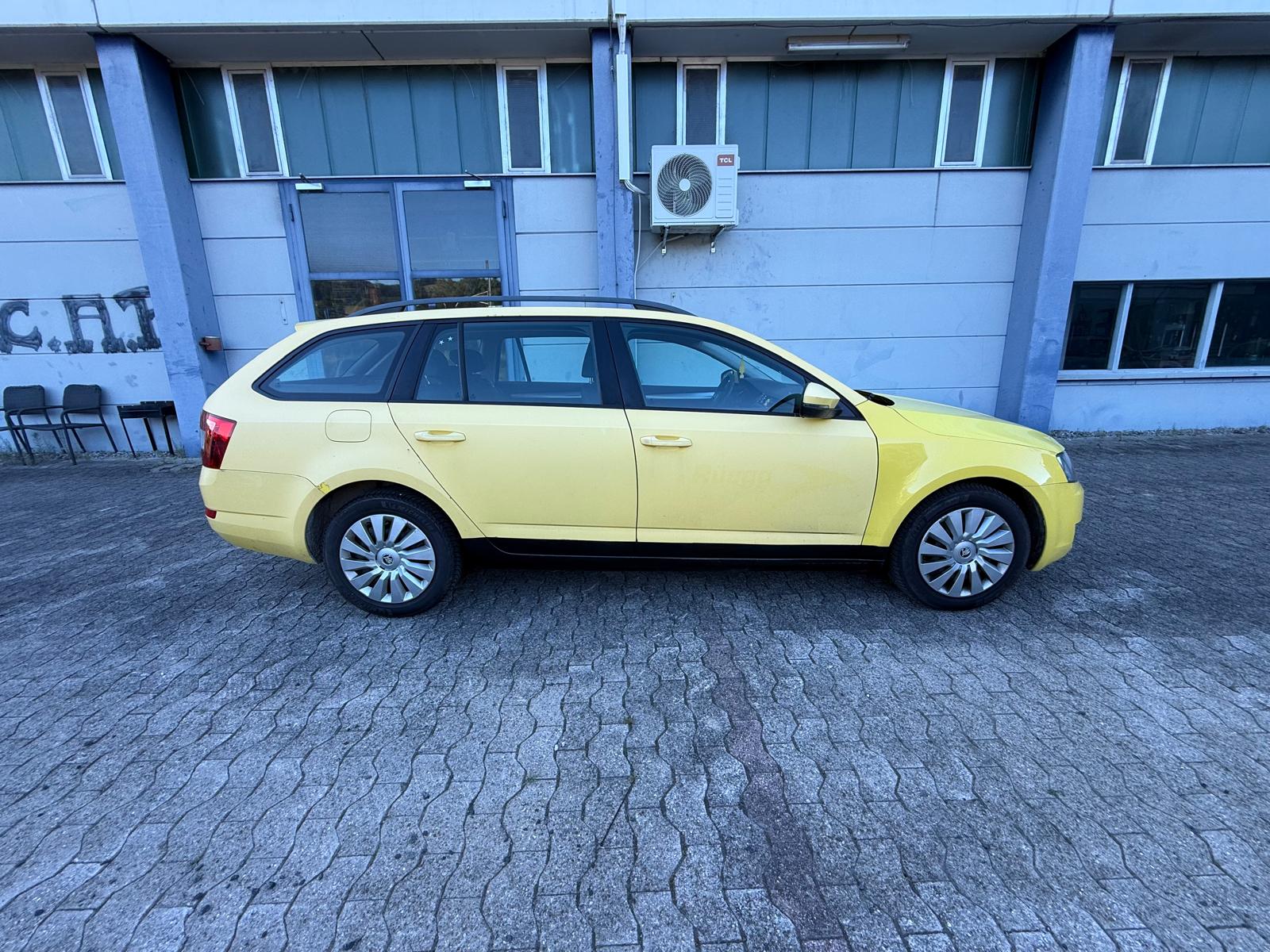 SKODA Octavia Combi 1.6 TDI Fresh 4x4-image-4