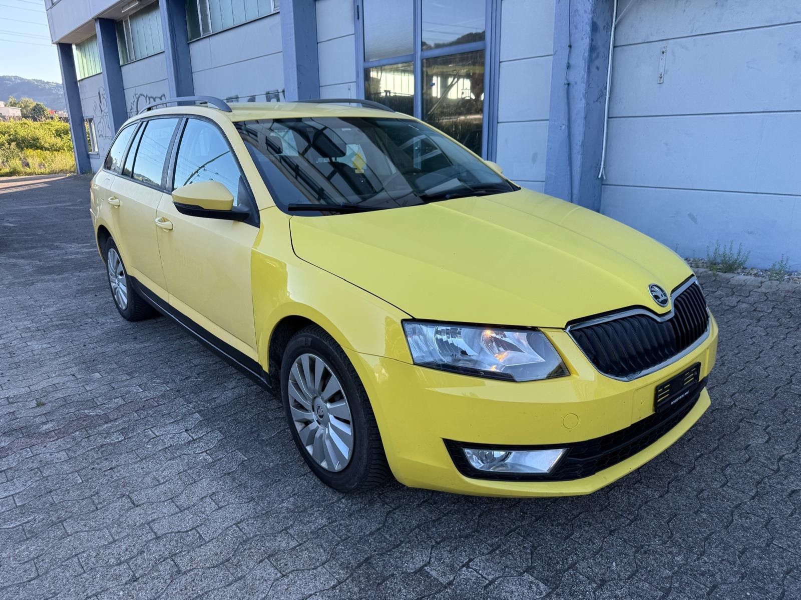SKODA Octavia Combi 1.6 TDI Fresh 4x4-image-1
