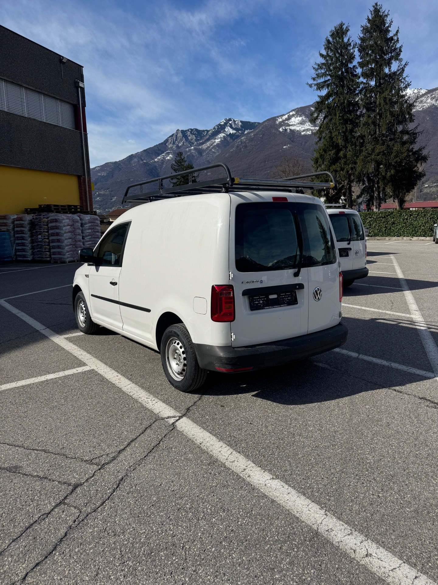 VW Caddy 1.2 TSI Entry BlueMotion Technology-image-2