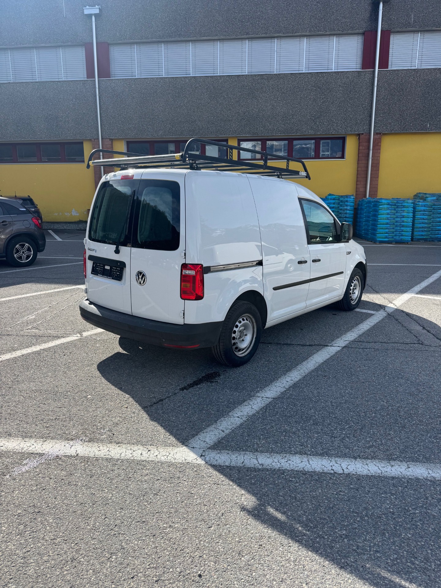 VW Caddy 1.2 TSI Entry BlueMotion Technology-image-1