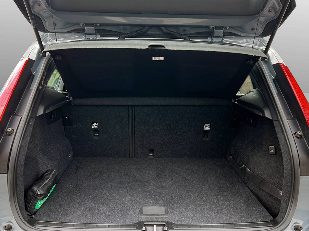 VOLVO XC40 1.5 T3 Momentum Light-image-8