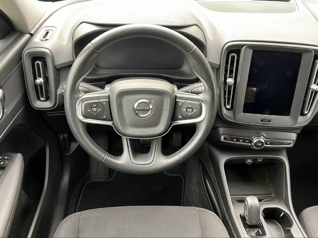 VOLVO XC40 1.5 T3 Momentum Light-image-11