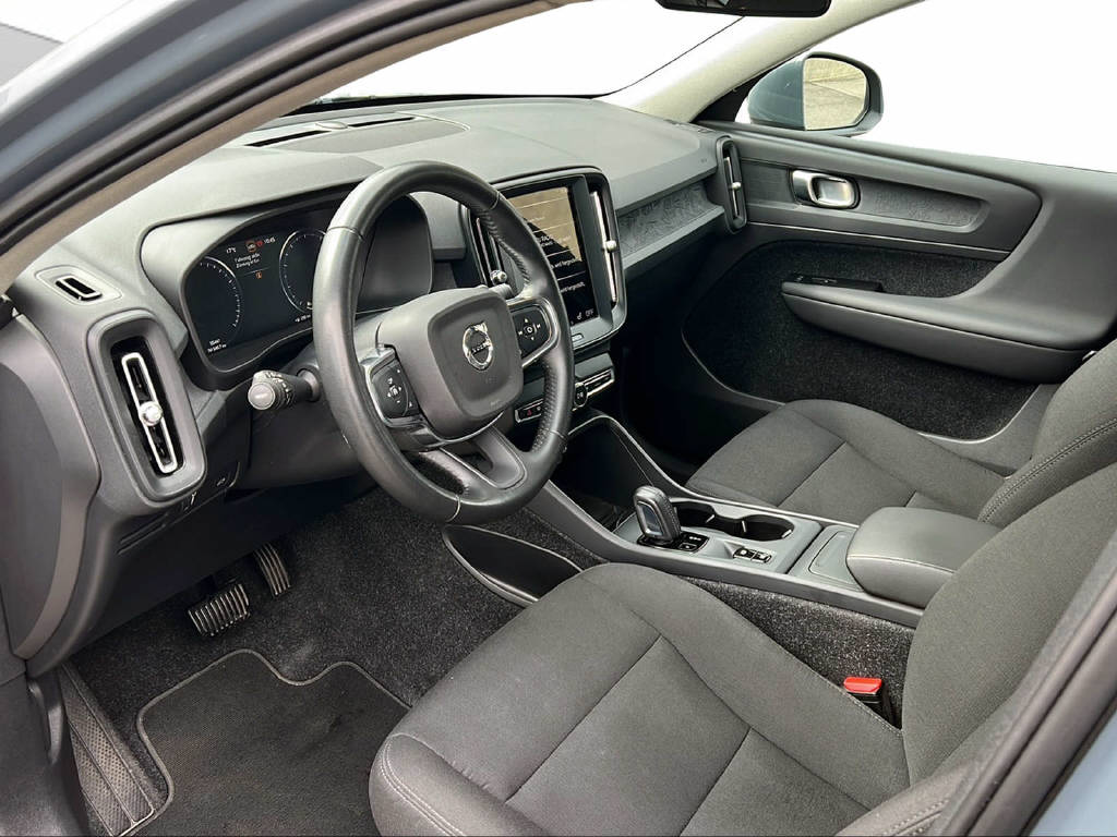 VOLVO XC40 1.5 T3 Momentum Light-image-9