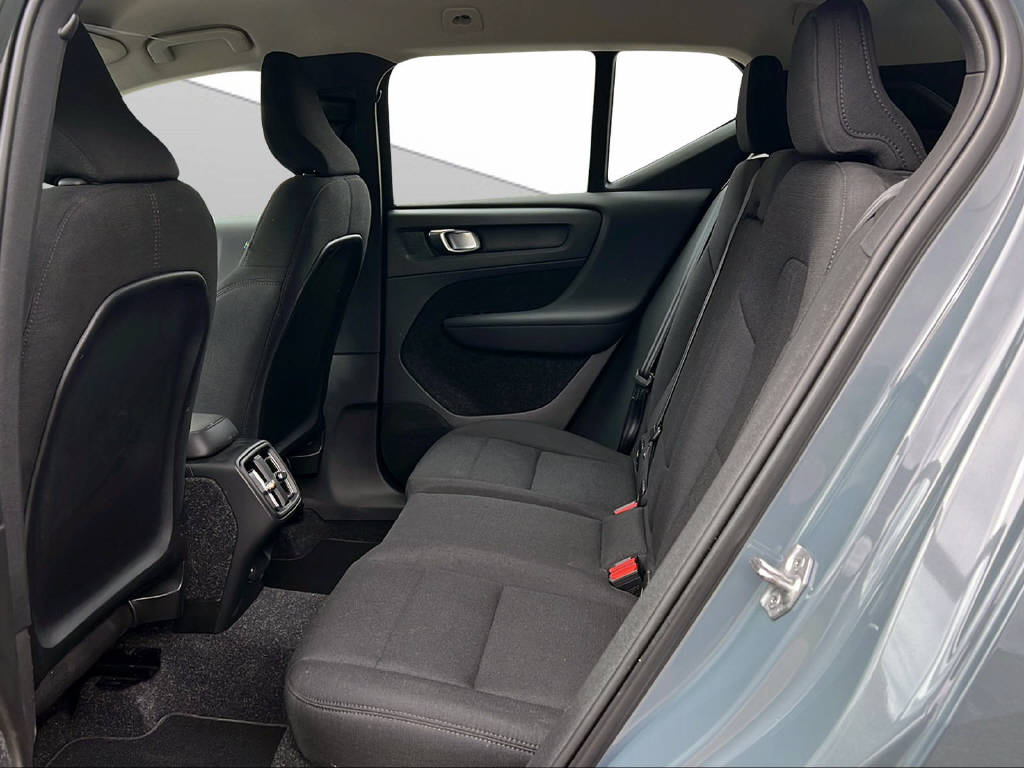 VOLVO XC40 1.5 T3 Momentum Light-image-13