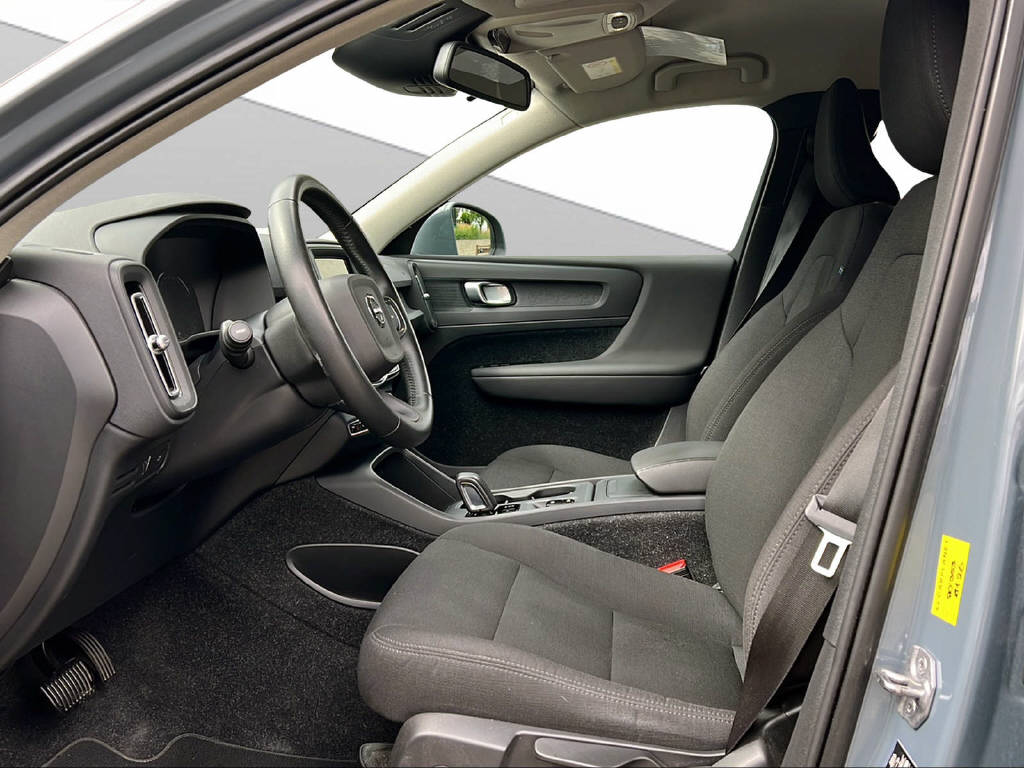 VOLVO XC40 1.5 T3 Momentum Light-image-10