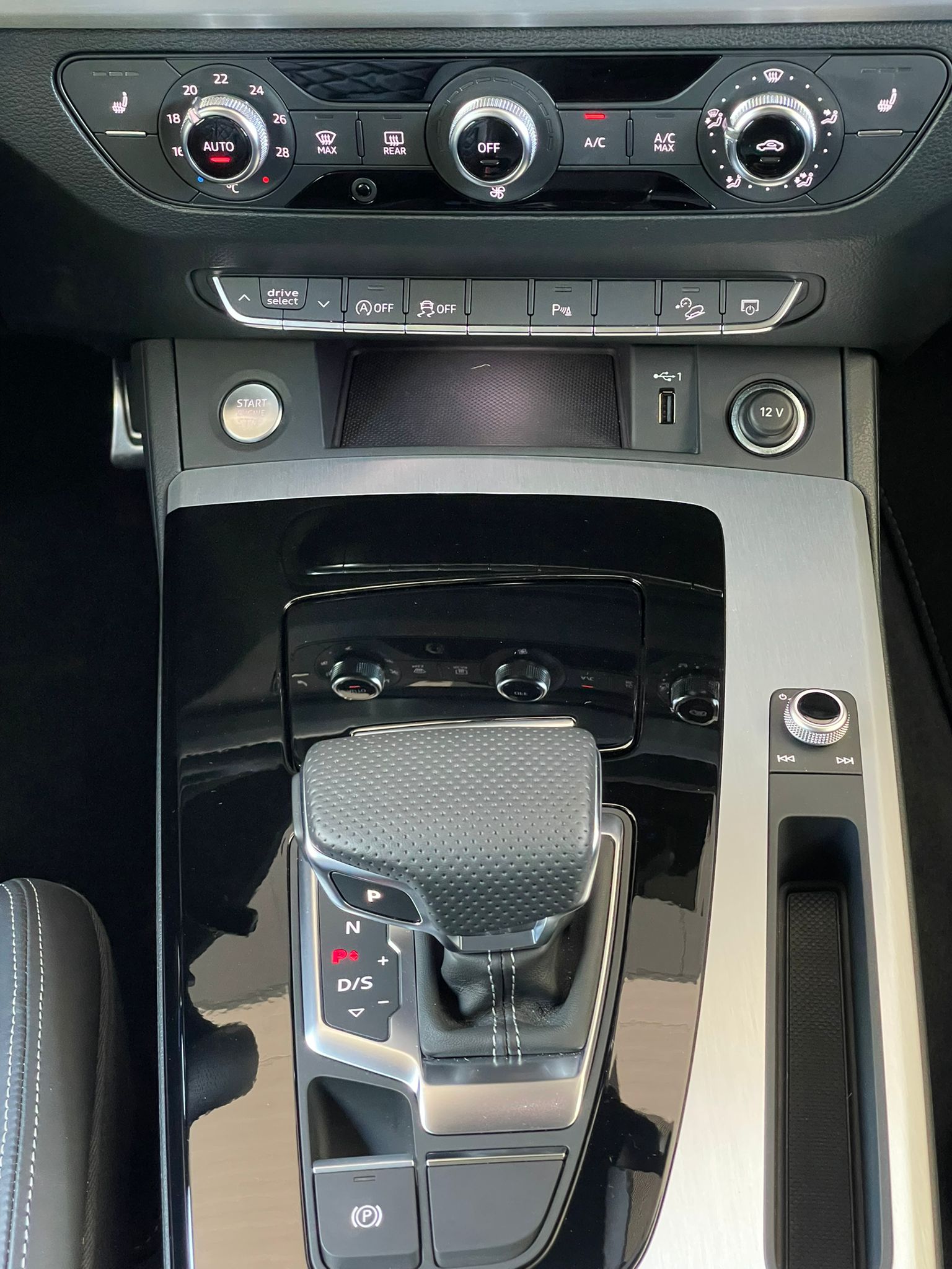 AUDI Q5 Sportback 2.0 40 TDI S Line quattro S-Tronic-image-8