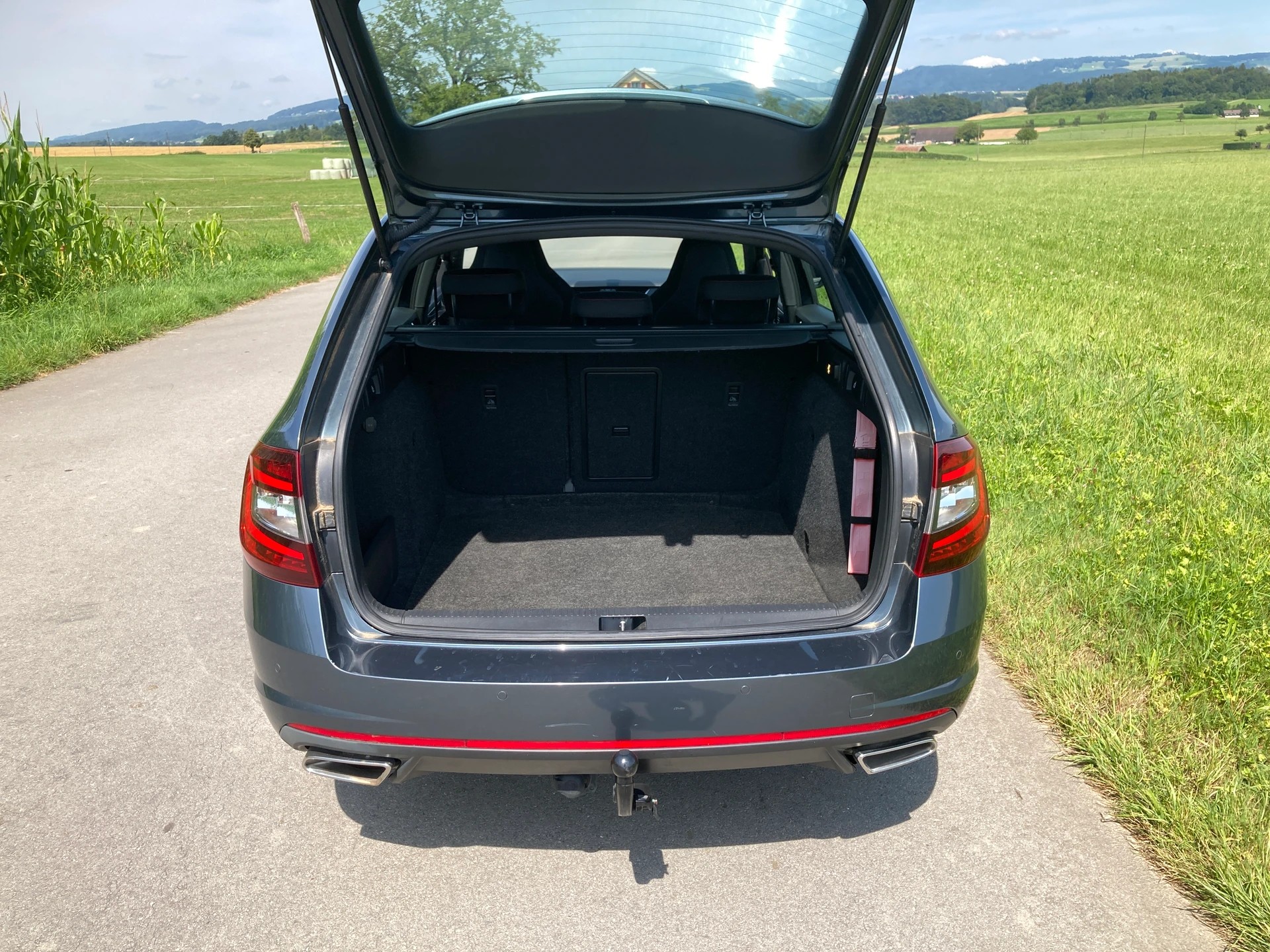 SKODA Octavia Combi 2.0 TDI RS 4x4 DSG mit Anhängerkupplung-image-6