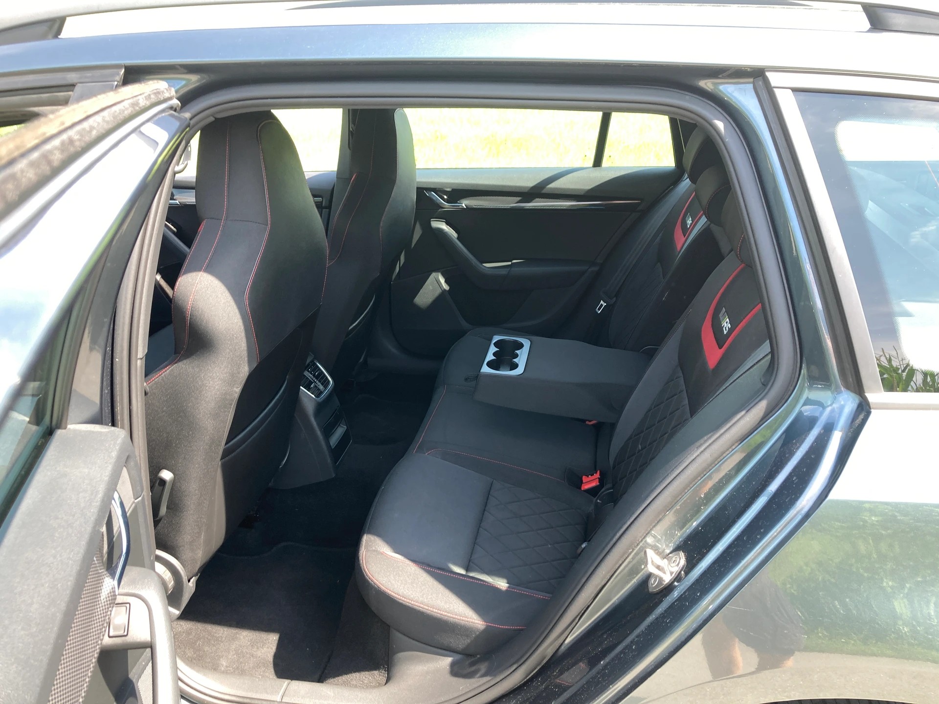 SKODA Octavia Combi 2.0 TDI RS 4x4 DSG mit Anhängerkupplung-image-7