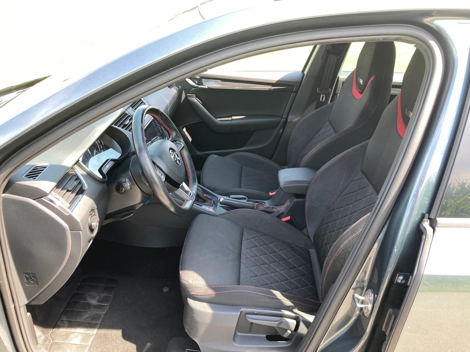 SKODA Octavia Combi 2.0 TDI RS 4x4 DSG mit Anhängerkupplung-image-8