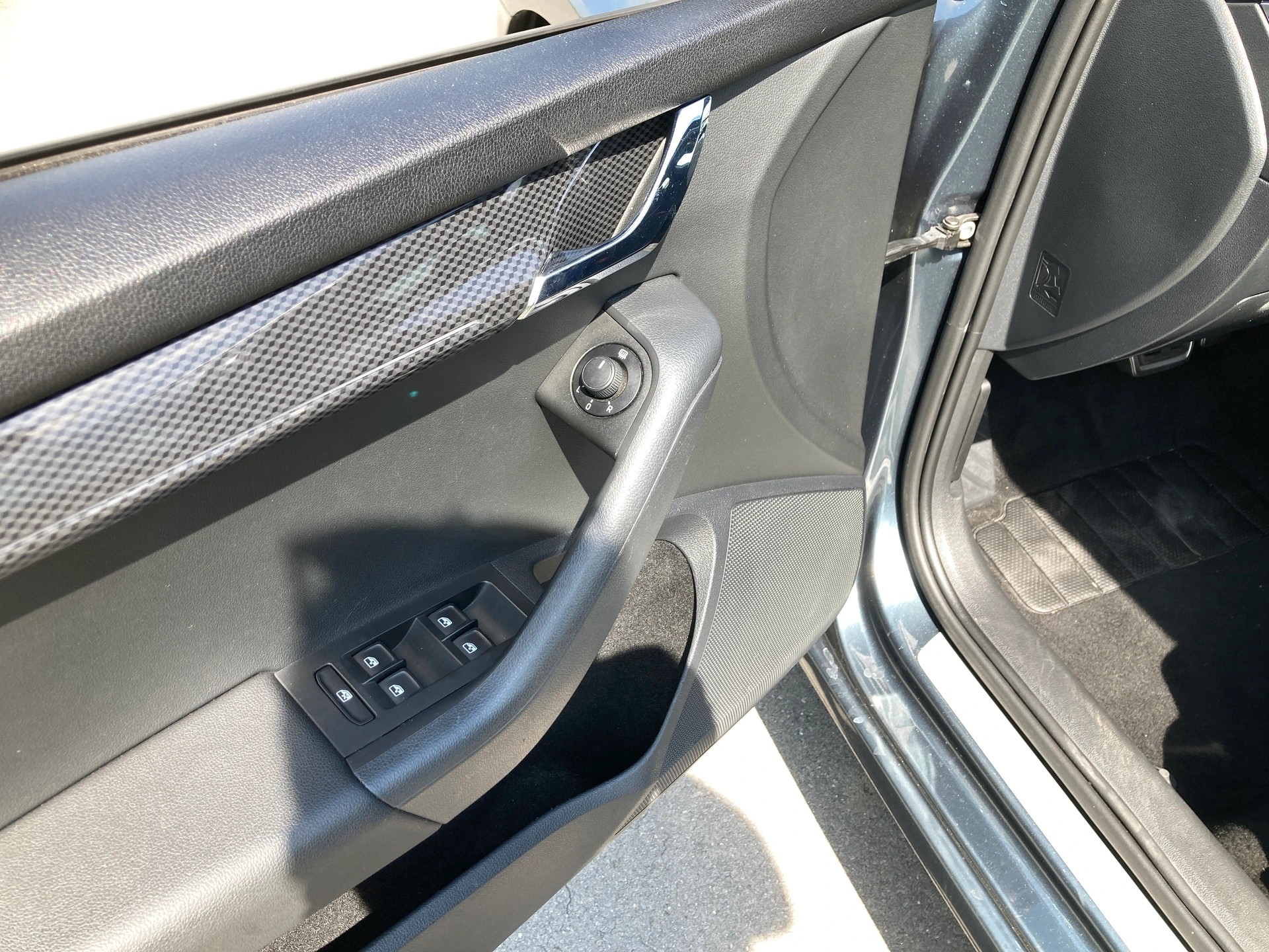 SKODA Octavia Combi 2.0 TDI RS 4x4 DSG mit Anhängerkupplung-image-10