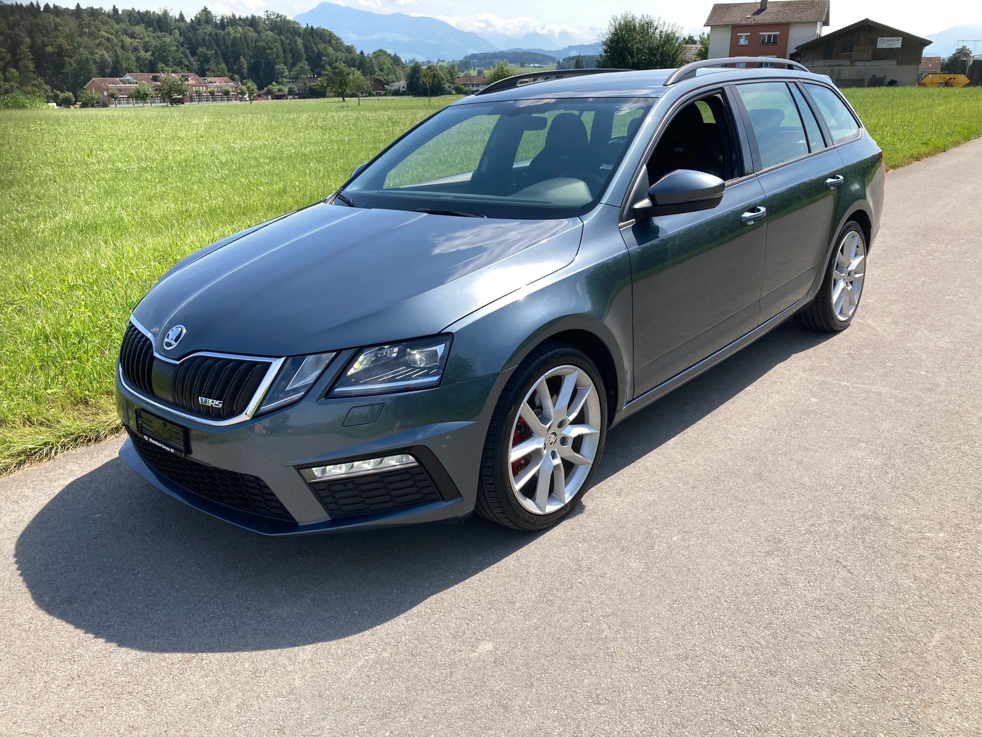 SKODA Octavia Combi 2.0 TDI RS 4x4 DSG mit Anhängerkupplung-image-0