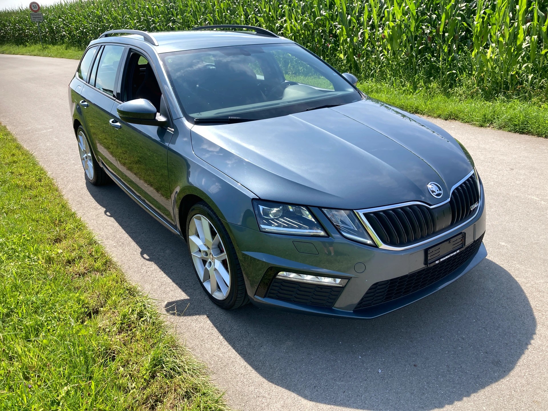 SKODA Octavia Combi 2.0 TDI RS 4x4 DSG mit Anhängerkupplung-image-1