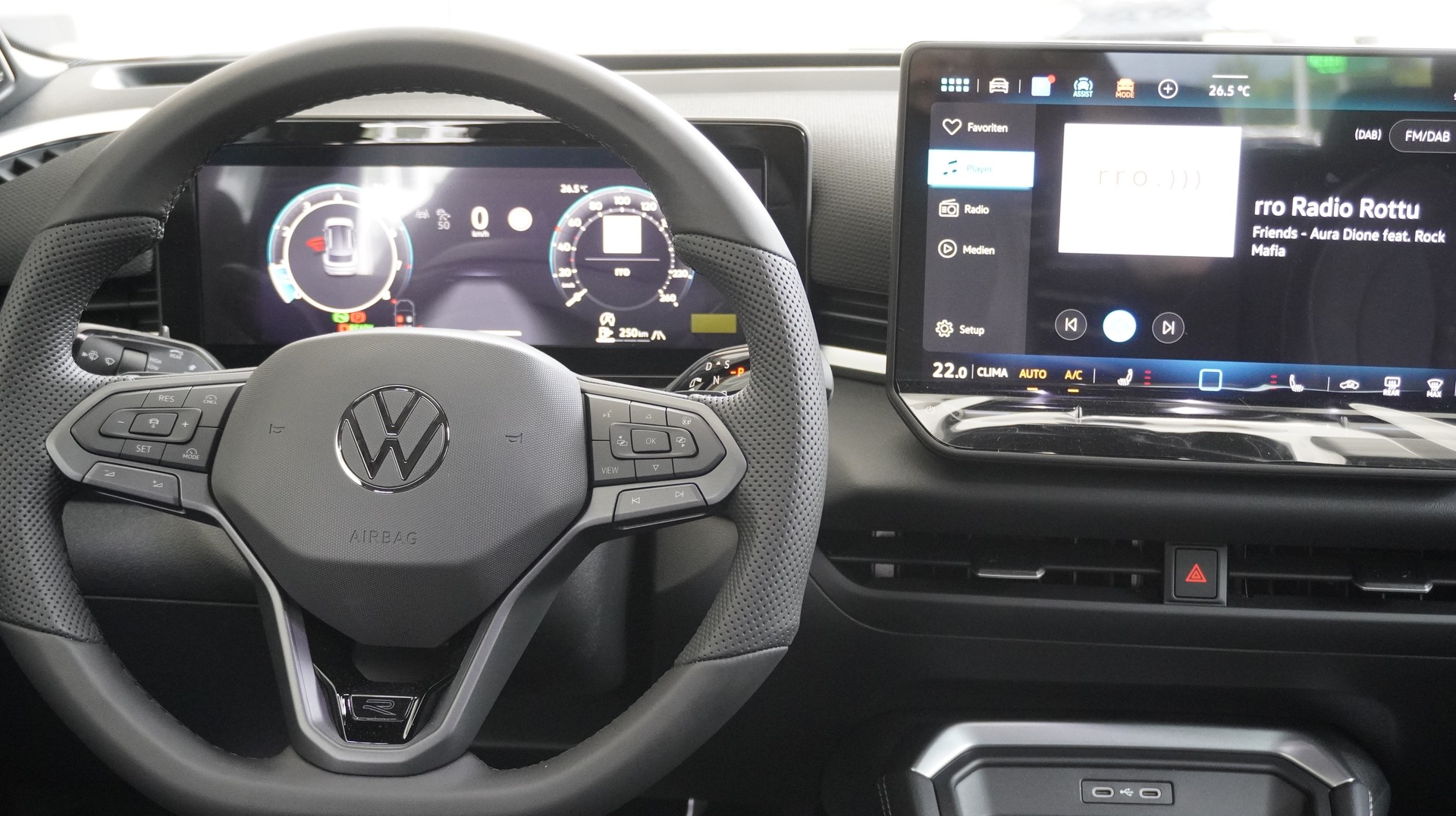 VW T-Roc 1.5 eTSI mHEV R-Line DSG-image-1