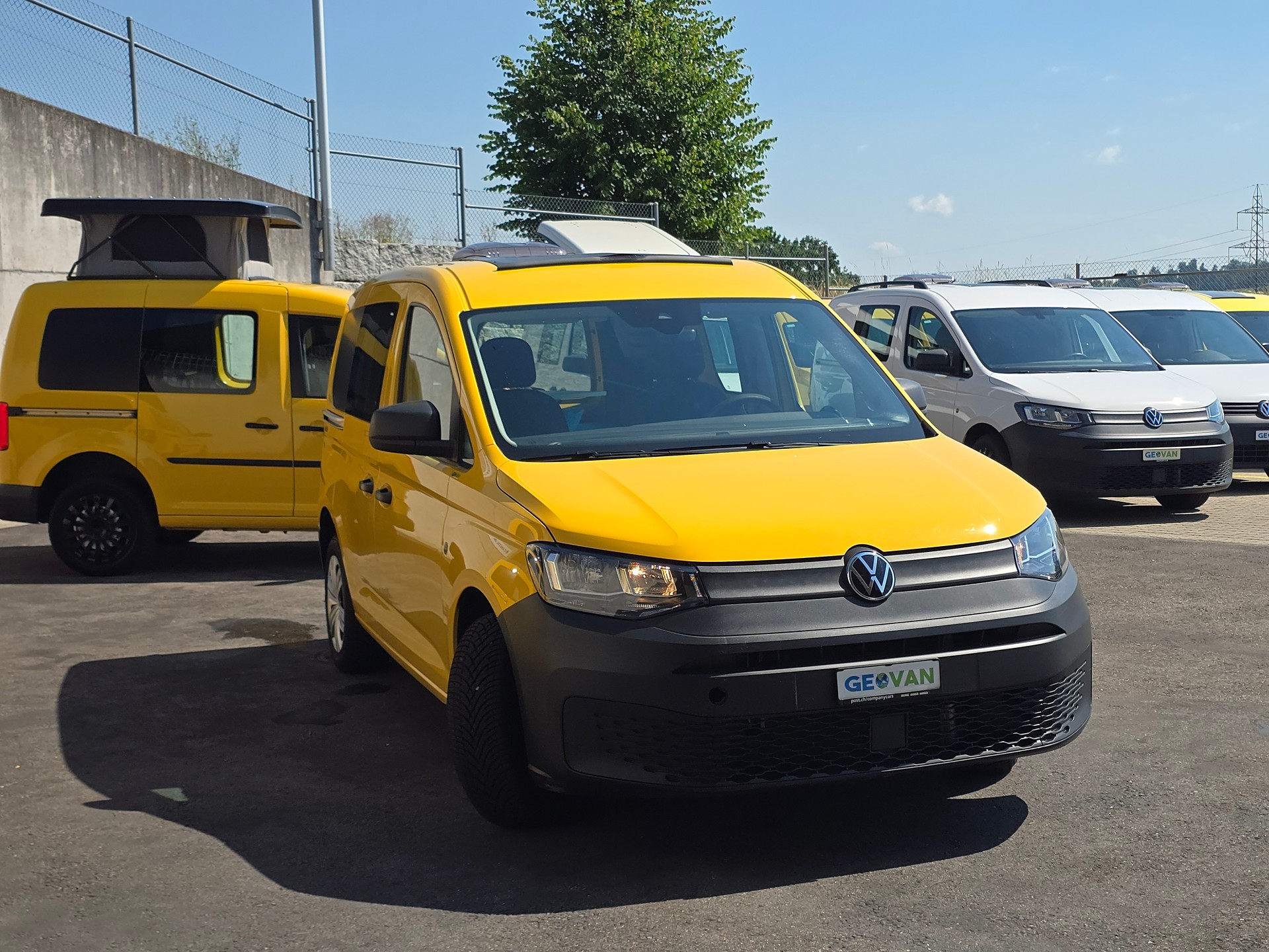 VW CADDY 2.0 TDI 122PS - neues Model - AlIrad - Klima - Fensterbus-image-4