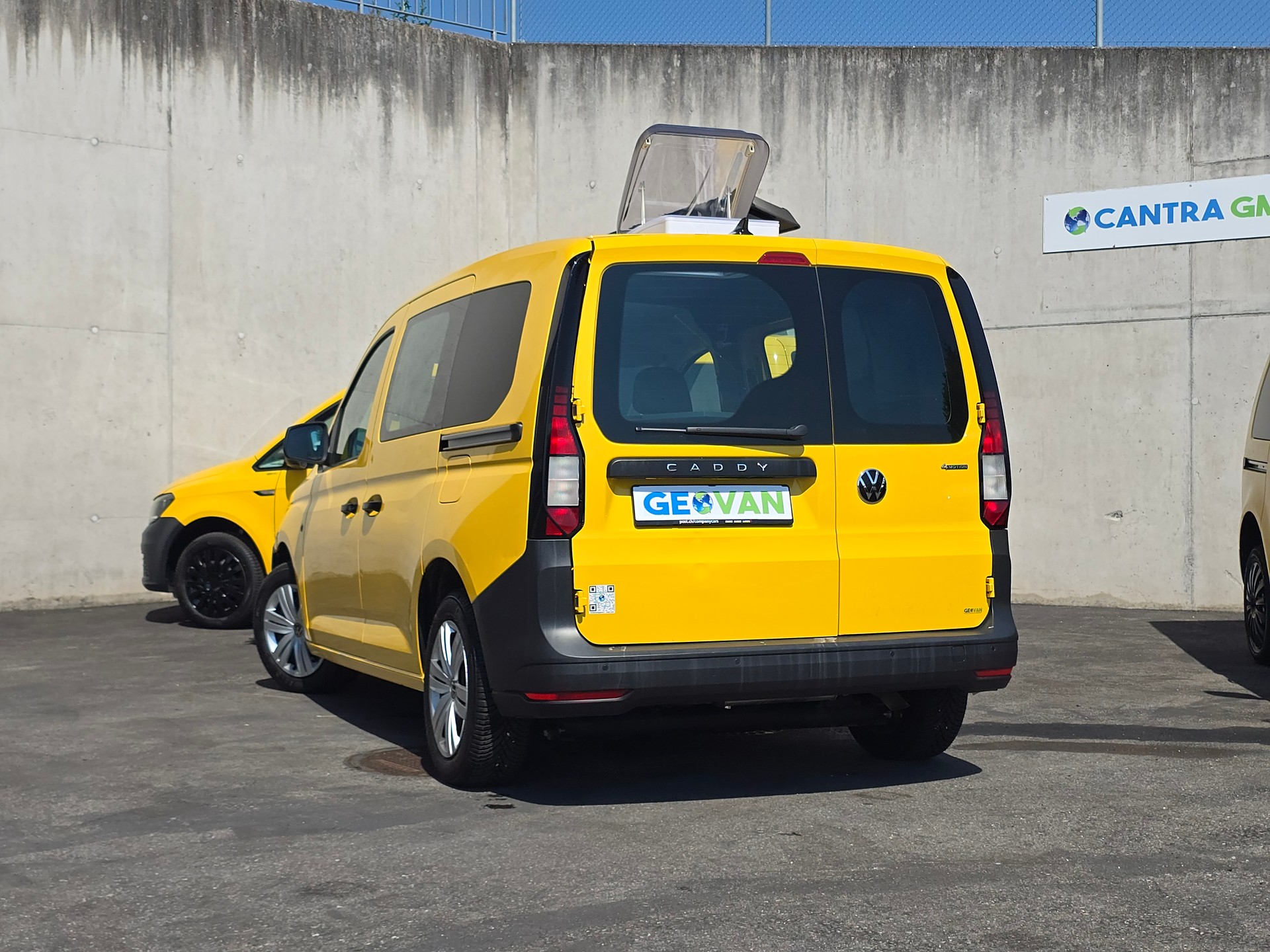 VW CADDY 2.0 TDI 122PS - neues Model - AlIrad - Klima - Fensterbus-image-7