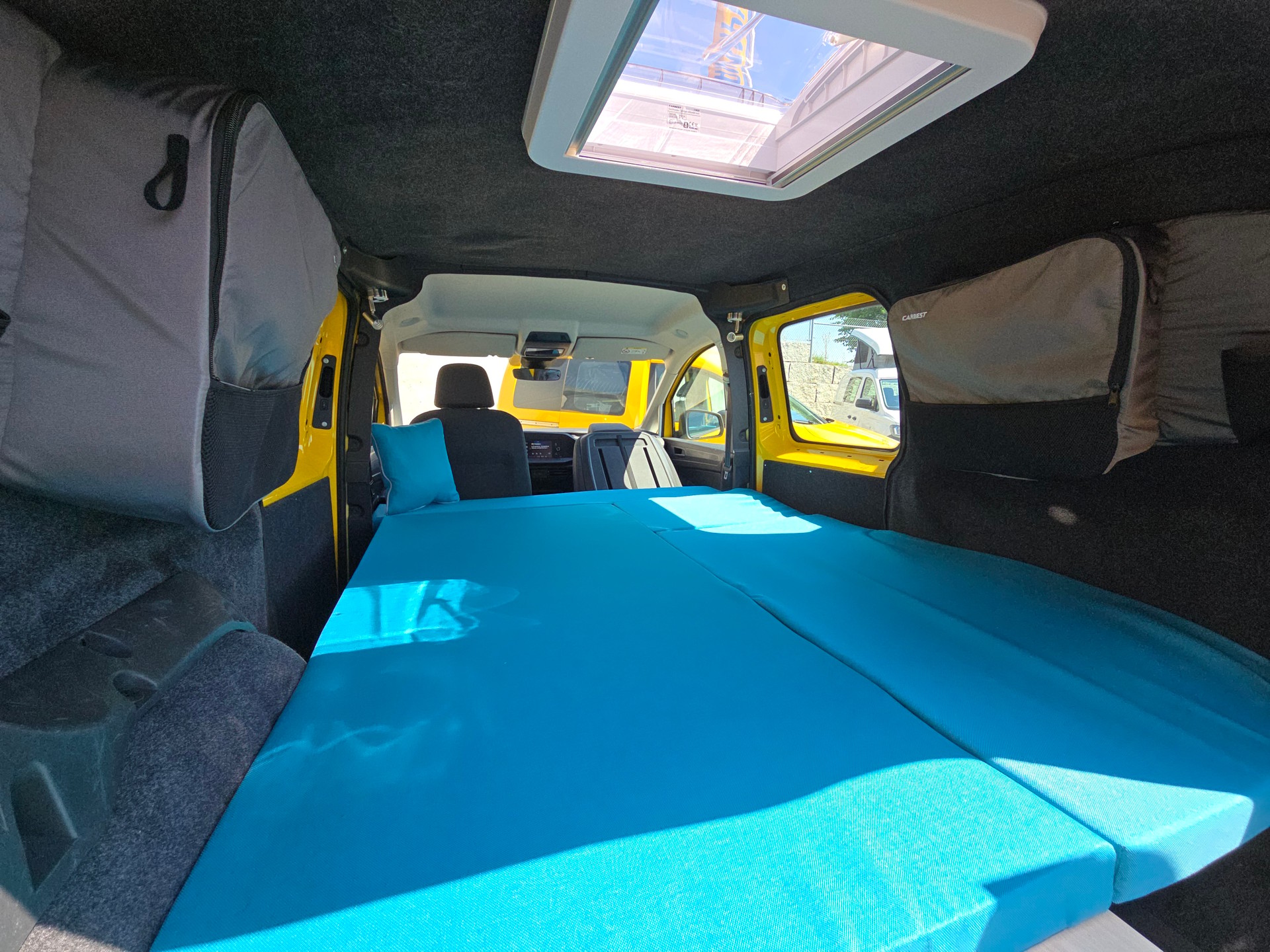 VW CADDY 2.0 TDI 122PS - neues Model - AlIrad - Klima - Fensterbus-image-15