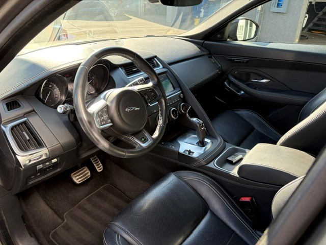 JAGUAR E-Pace 2.0 T 250 R-Dynamic SE AWD-image-7