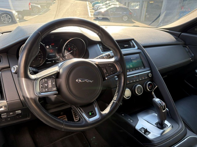 JAGUAR E-Pace 2.0 T 250 R-Dynamic SE AWD-image-8