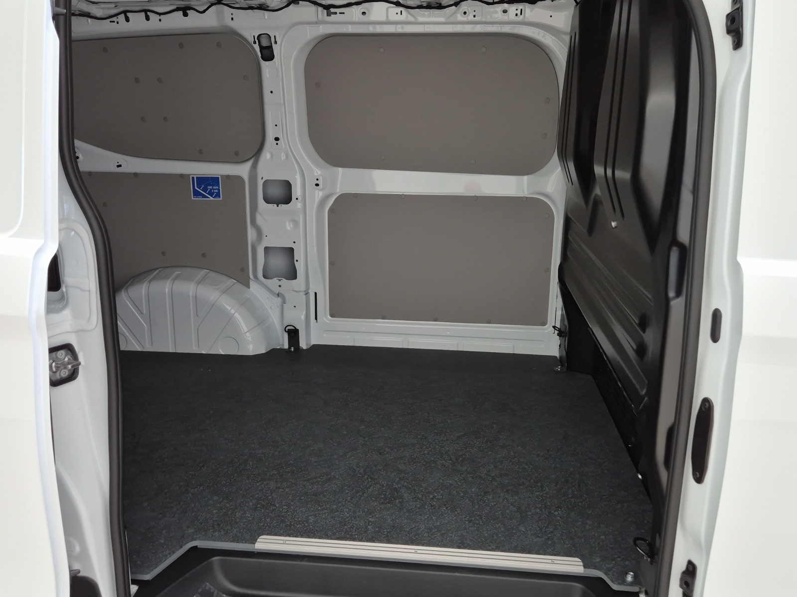 VW Transporter Plus 2.5 TSI e-Hybrid-image-11