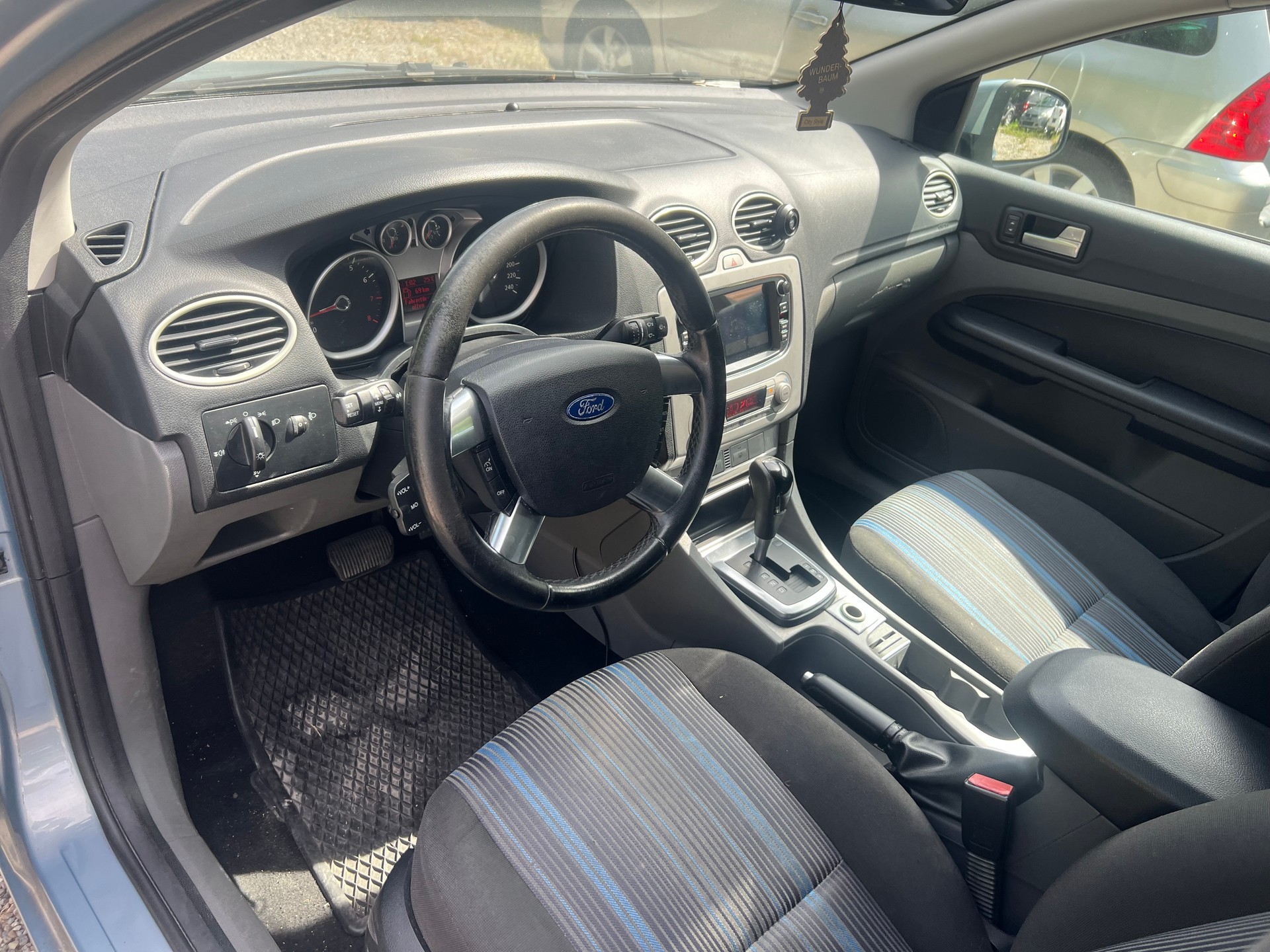 FORD Focus 2.0i Carving Automatic-image-8