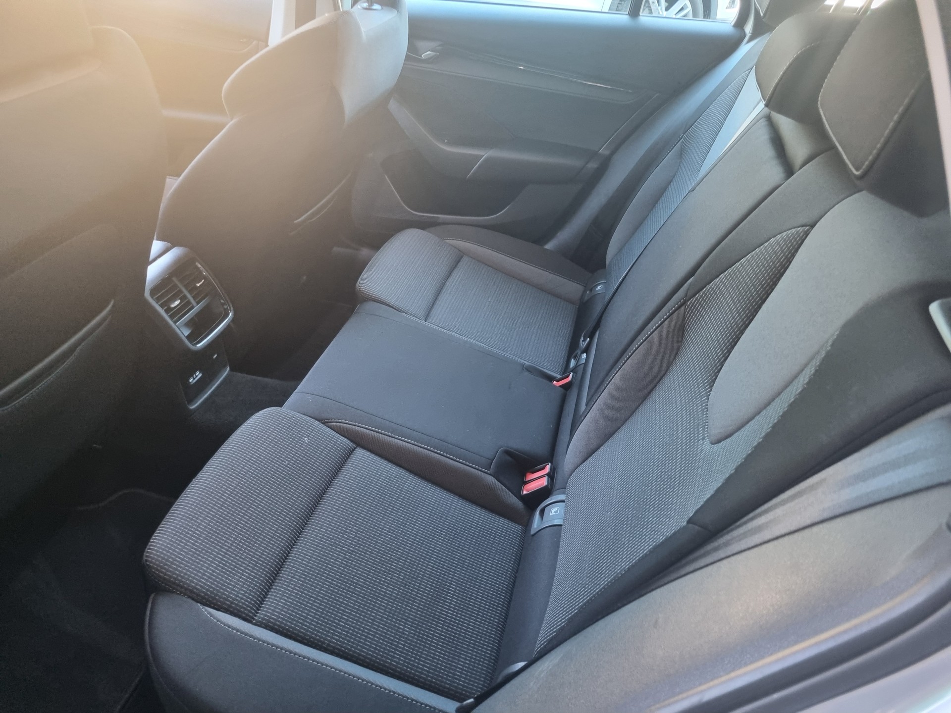 SKODA Octavia Combi 2.0 TDI DSG Ambition 4x4-image-8