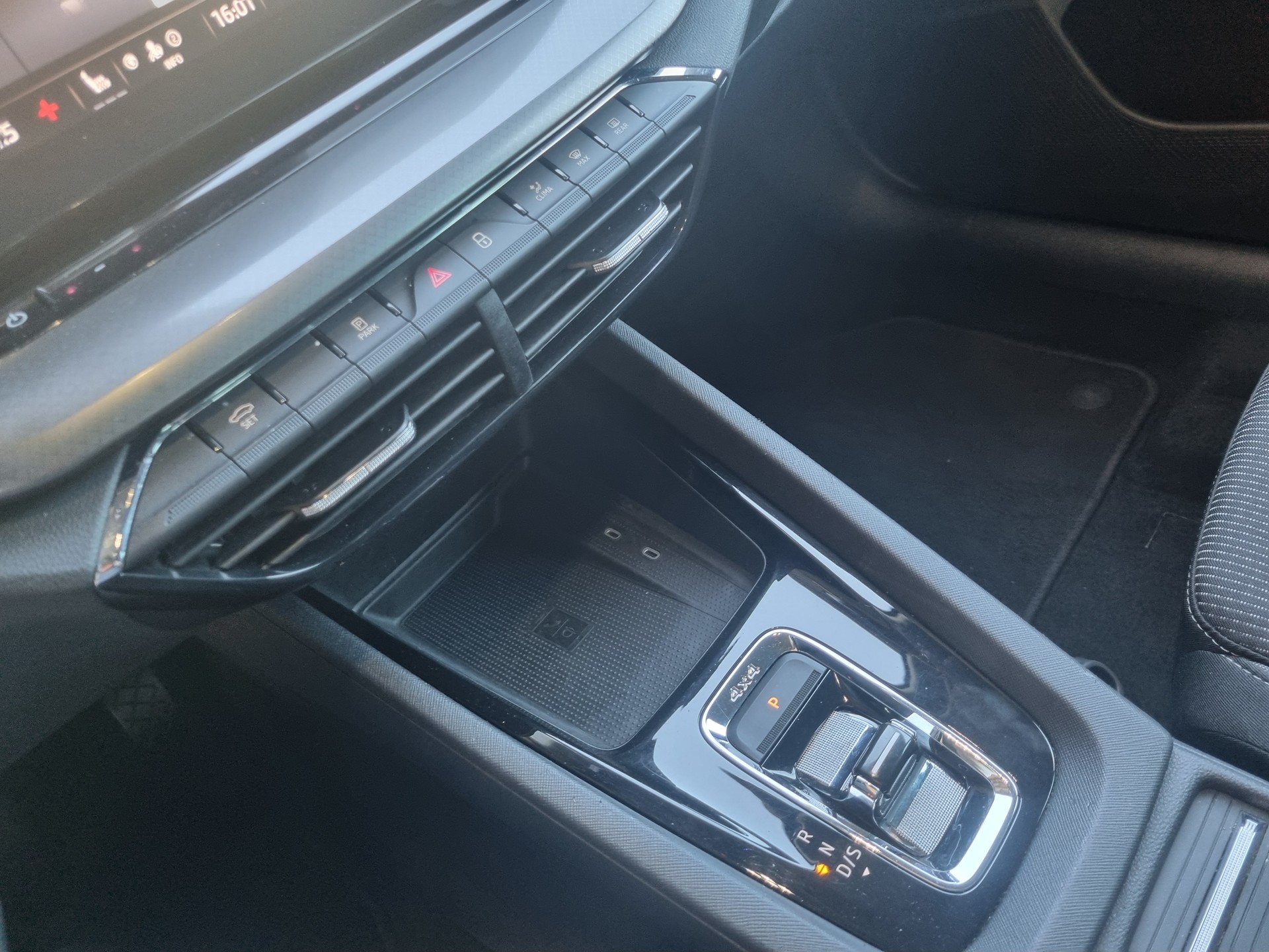 SKODA Octavia Combi 2.0 TDI DSG Ambition 4x4-image-13
