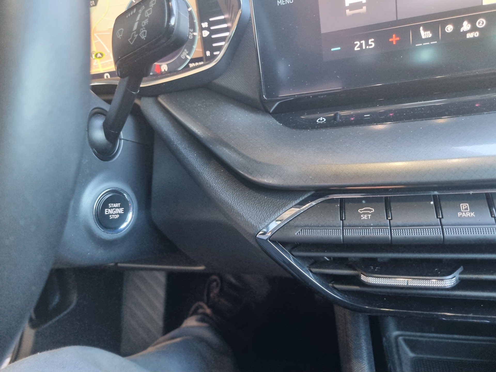 SKODA Octavia Combi 2.0 TDI DSG Ambition 4x4-image-15