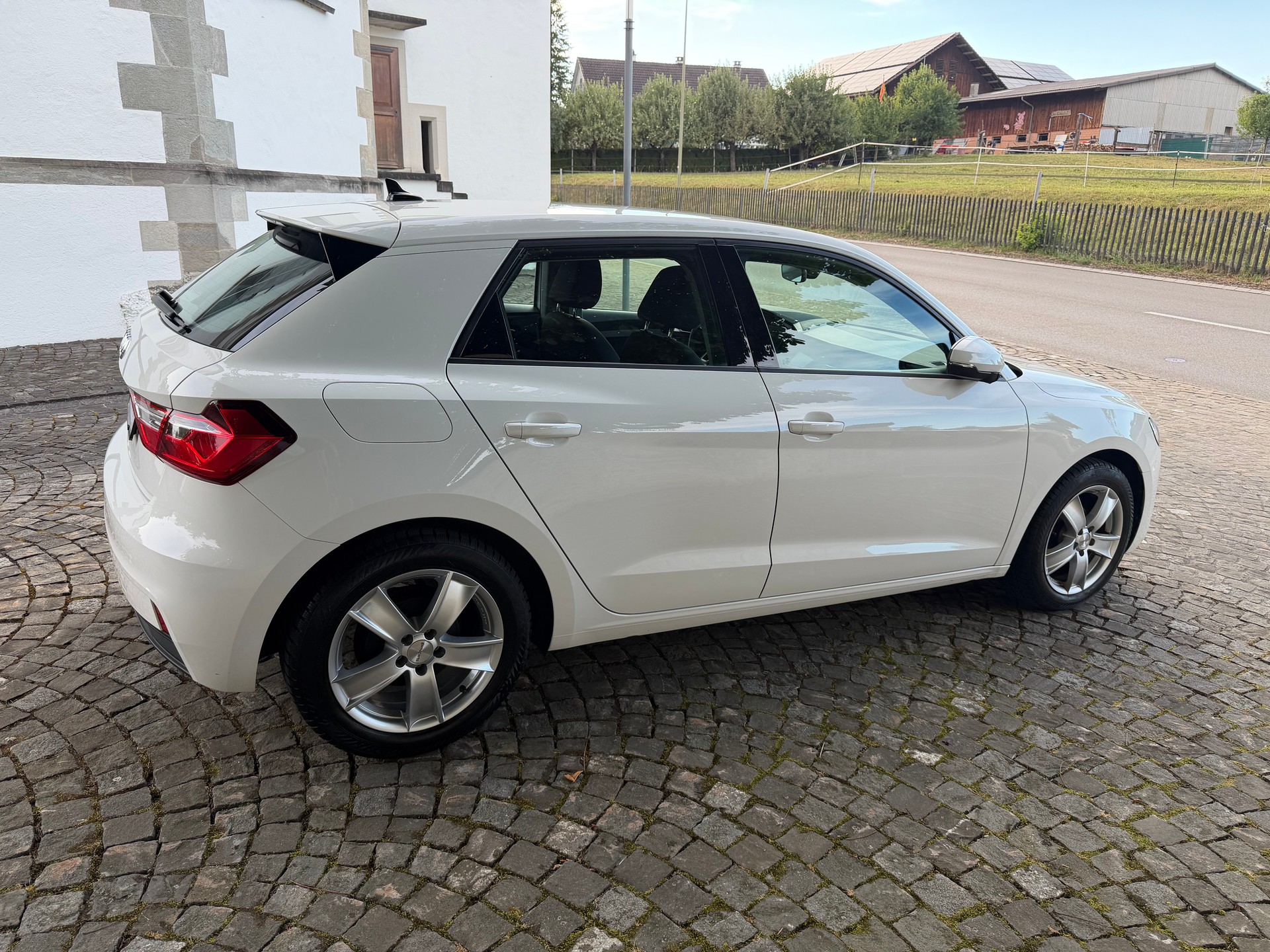 AUDI A1 Sportback 25 TFSI advanced/Ab MFK/Frisch ab Service/36 Monate Garantie/8 Fach/Digital Cockpit/Apple CarPlay/DAB+/Klima-image-3