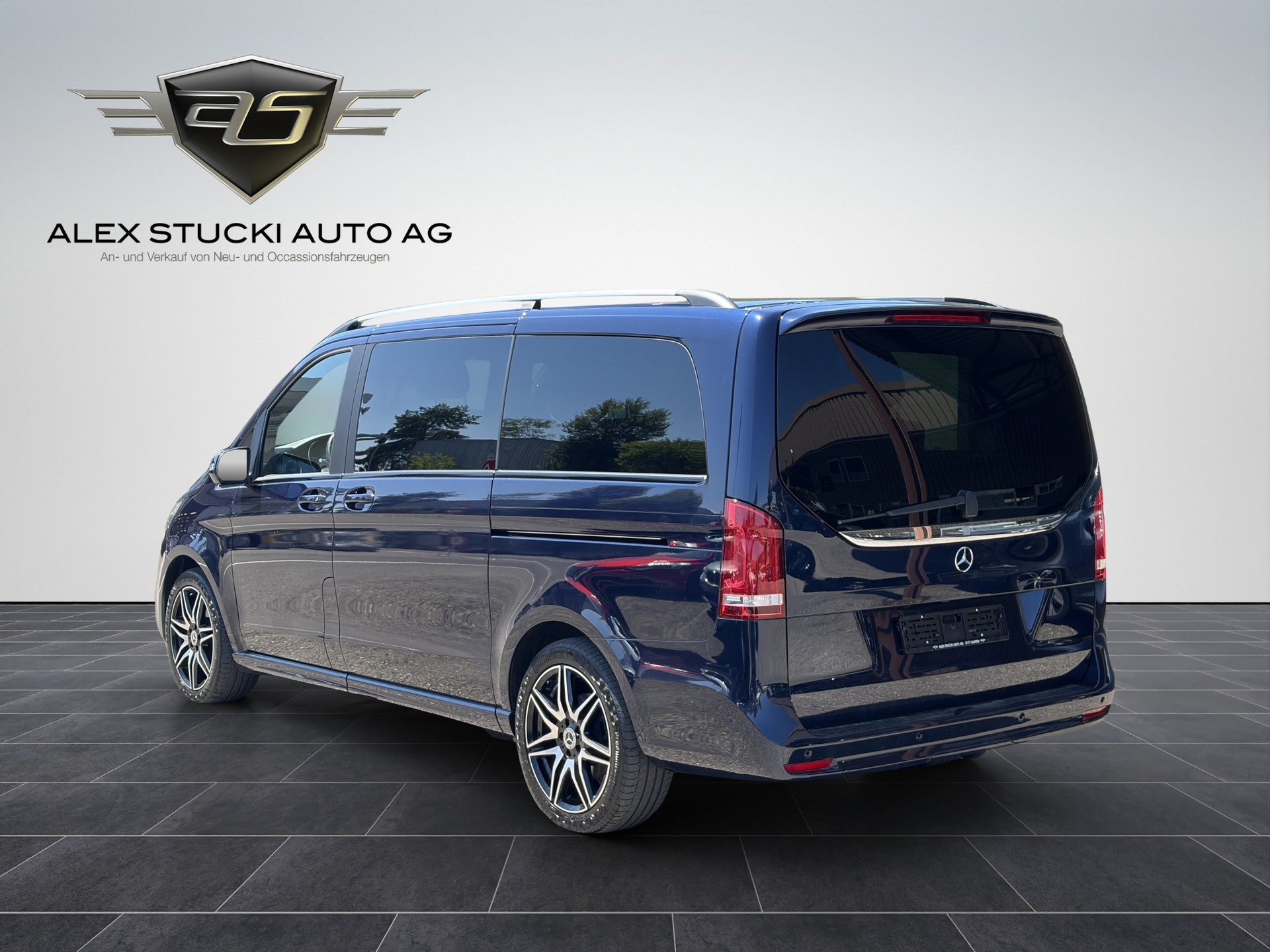 MERCEDES-BENZ V 300 d Avantgarde kompakt 4Matic 9G-Tronic-image-4