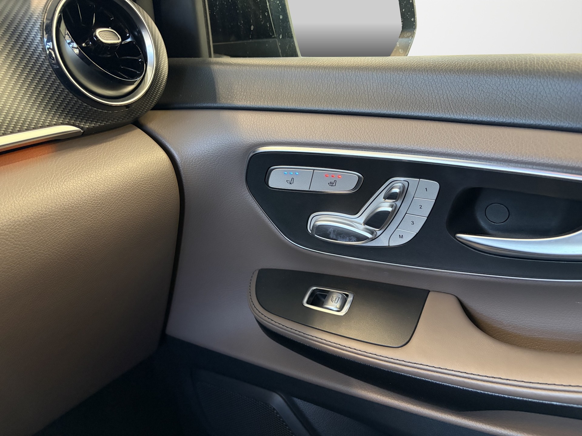MERCEDES-BENZ V 300 d Avantgarde kompakt 4Matic 9G-Tronic-image-14