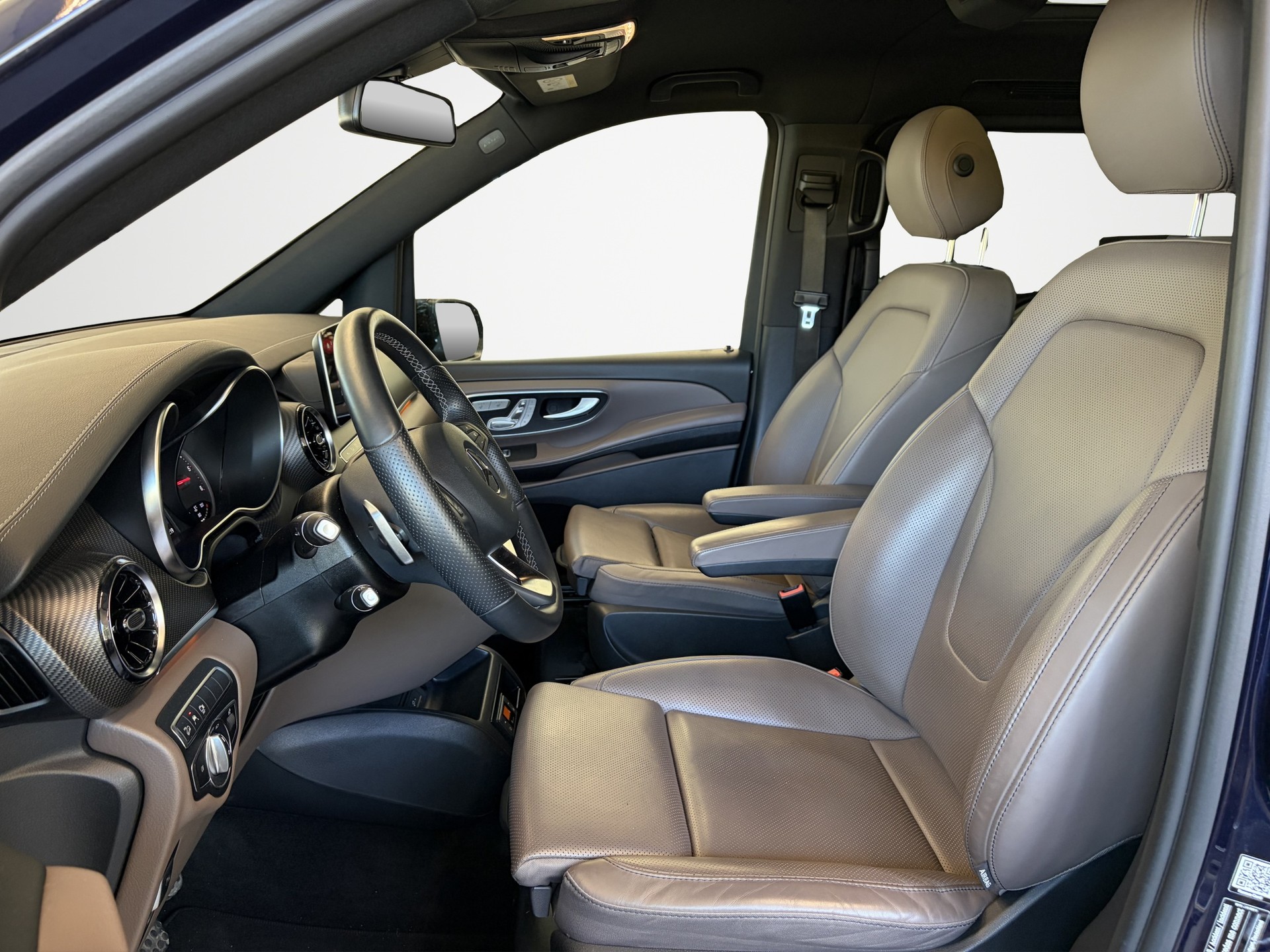 MERCEDES-BENZ V 300 d Avantgarde kompakt 4Matic 9G-Tronic-image-10