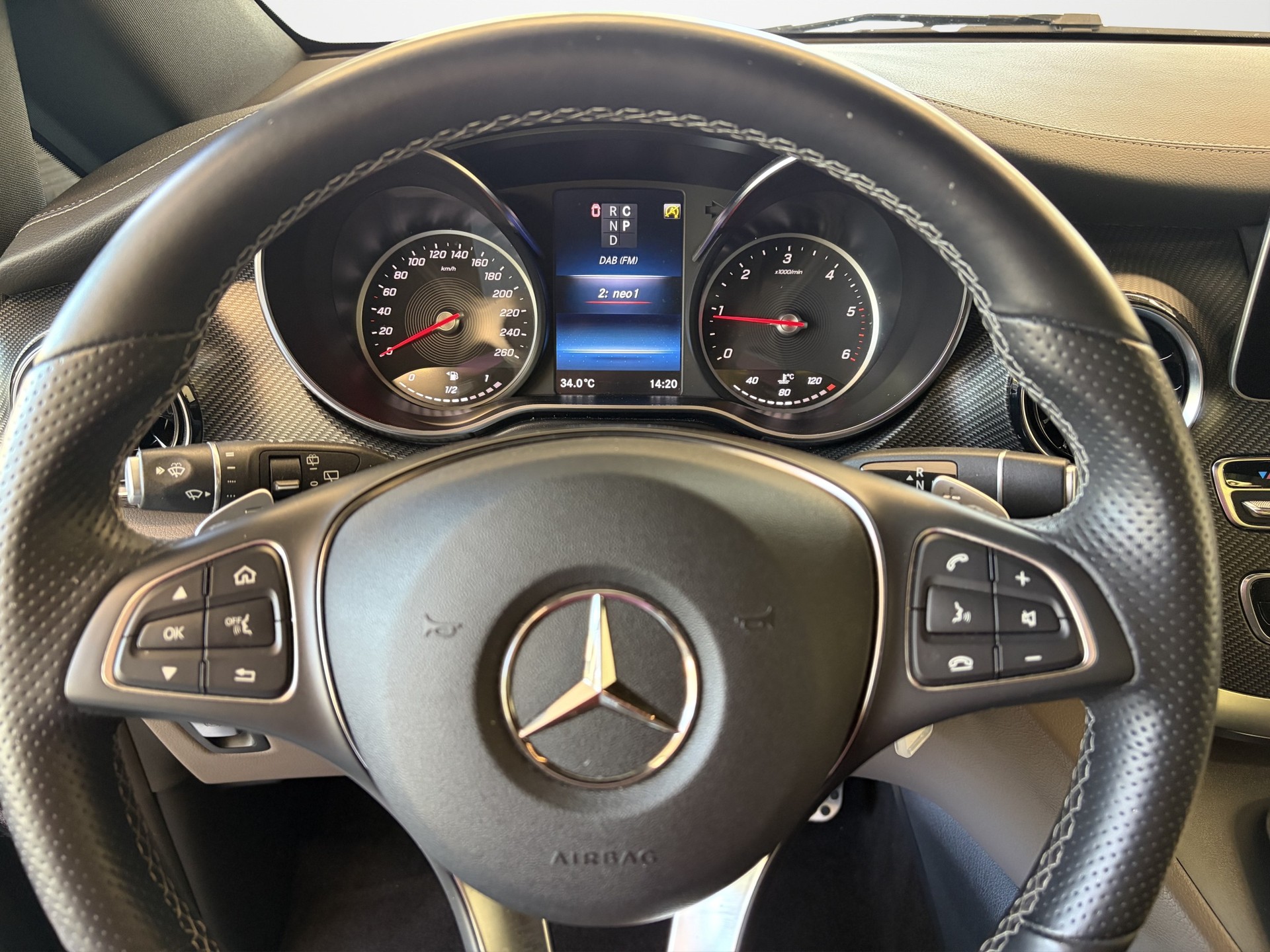 MERCEDES-BENZ V 300 d Avantgarde kompakt 4Matic 9G-Tronic-image-11