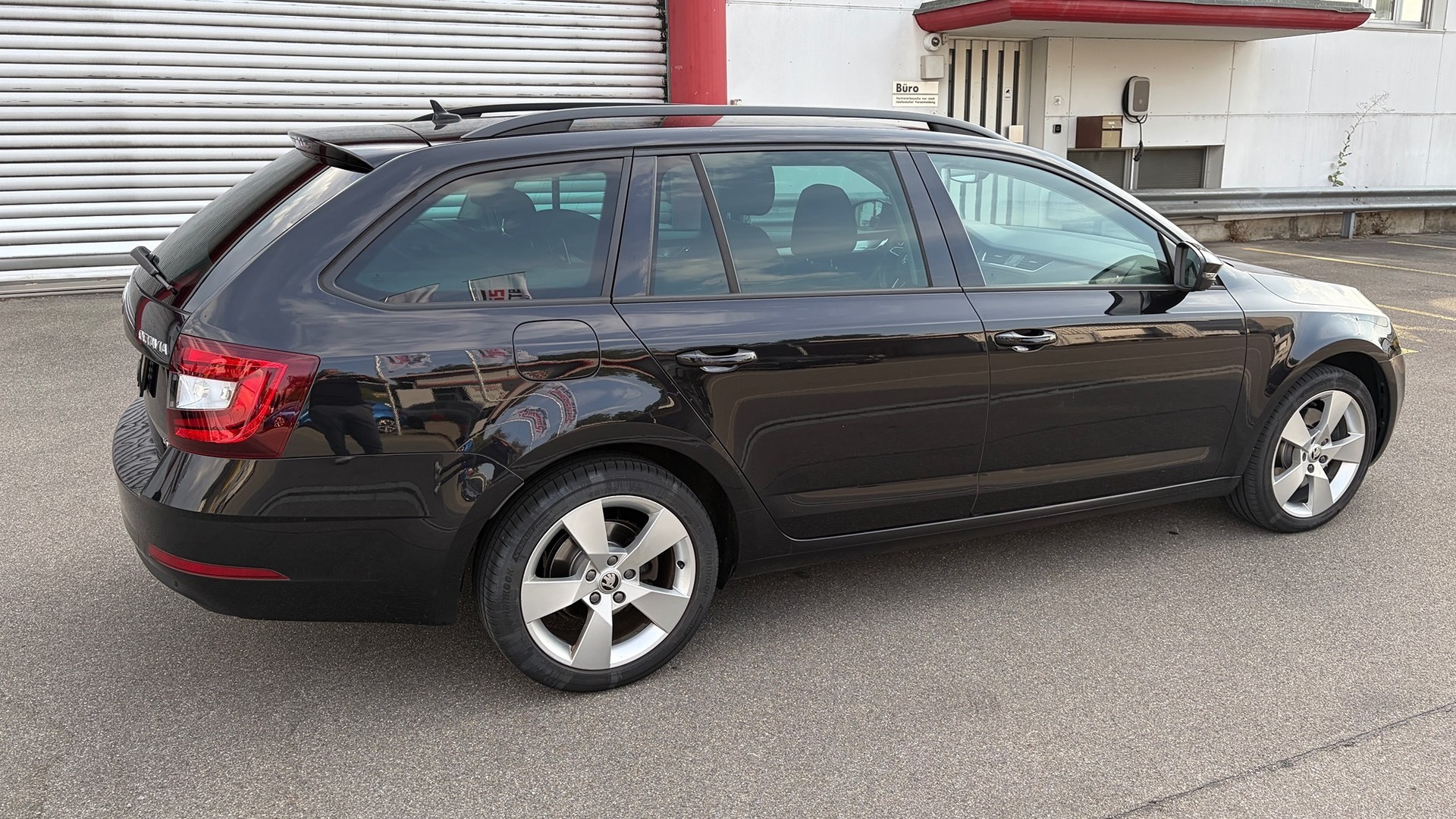 SKODA Octavia Combi 2.0 TDI Ambition 4x4 DSG-image-2