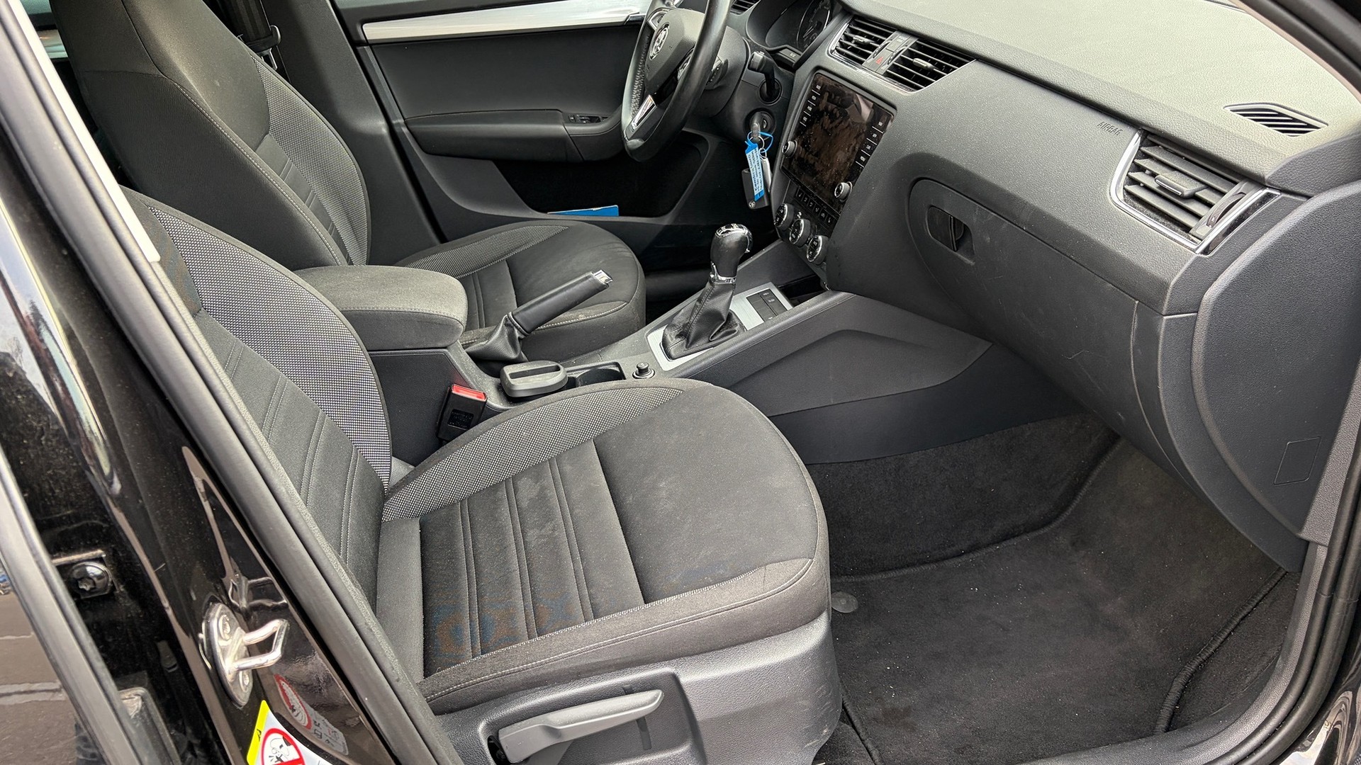SKODA Octavia Combi 2.0 TDI Ambition 4x4 DSG-image-9