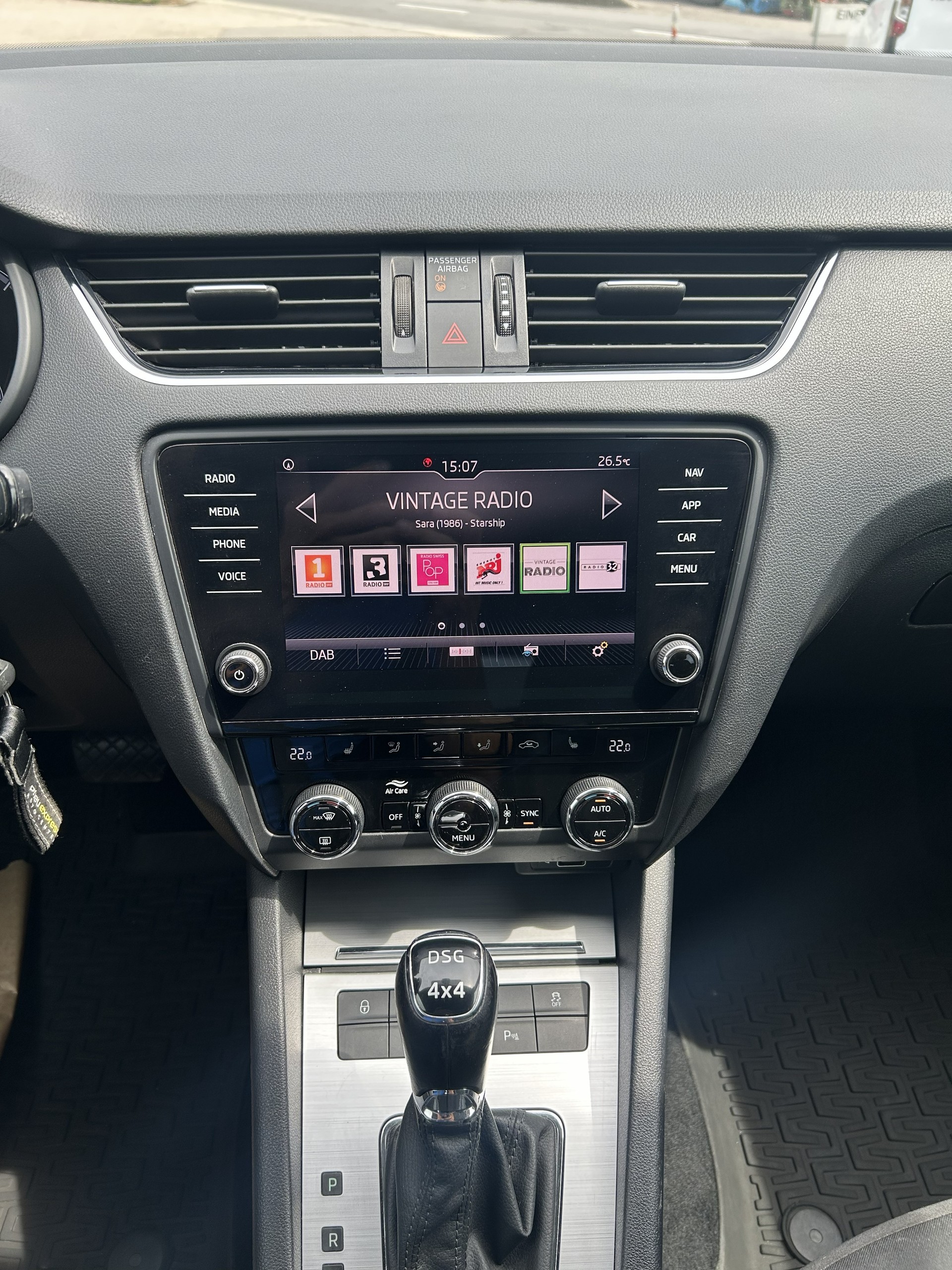 SKODA Octavia Combi 2.0 TSI Soleil 4x4 DSG-image-8